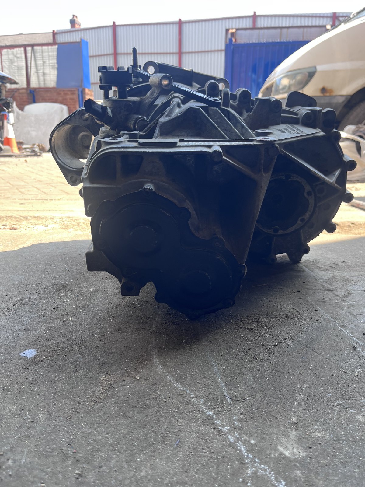 VOLKES WAGO GOLF MK8 GEARBOX photo 4