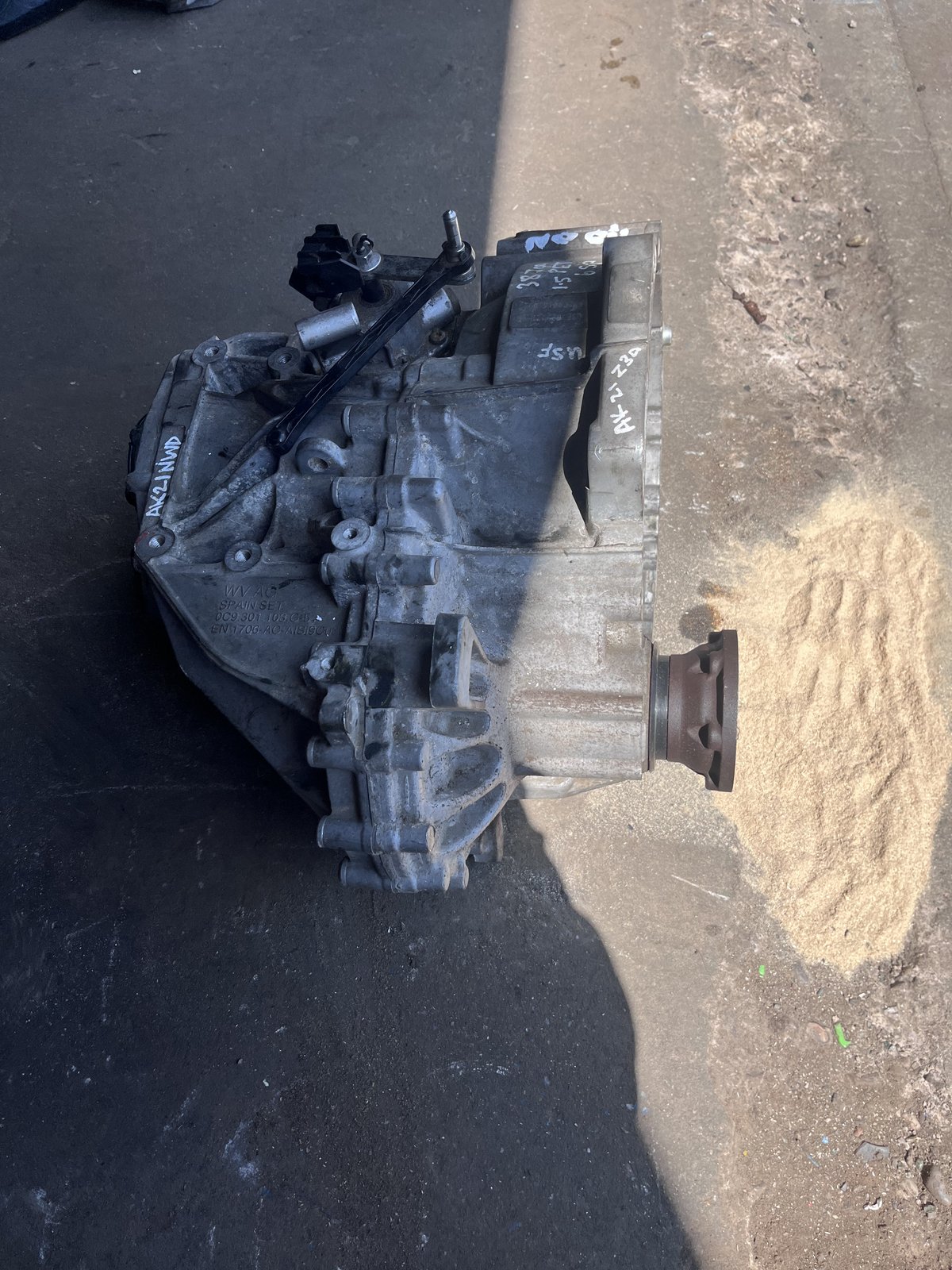 VOLKES WAGO GOLF MK8 GEARBOX photo 2