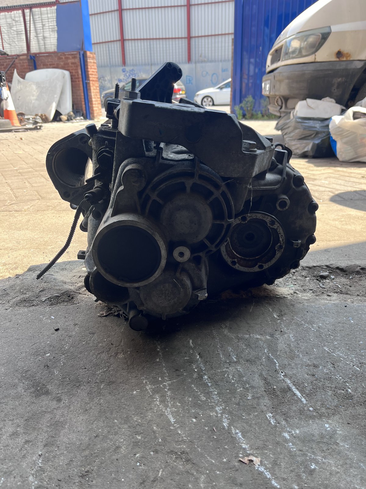 2014 SKODA YETTI 4BY4 2LITER DIESEL 6 SPEED MANIUAL GEARBOX photo 4
