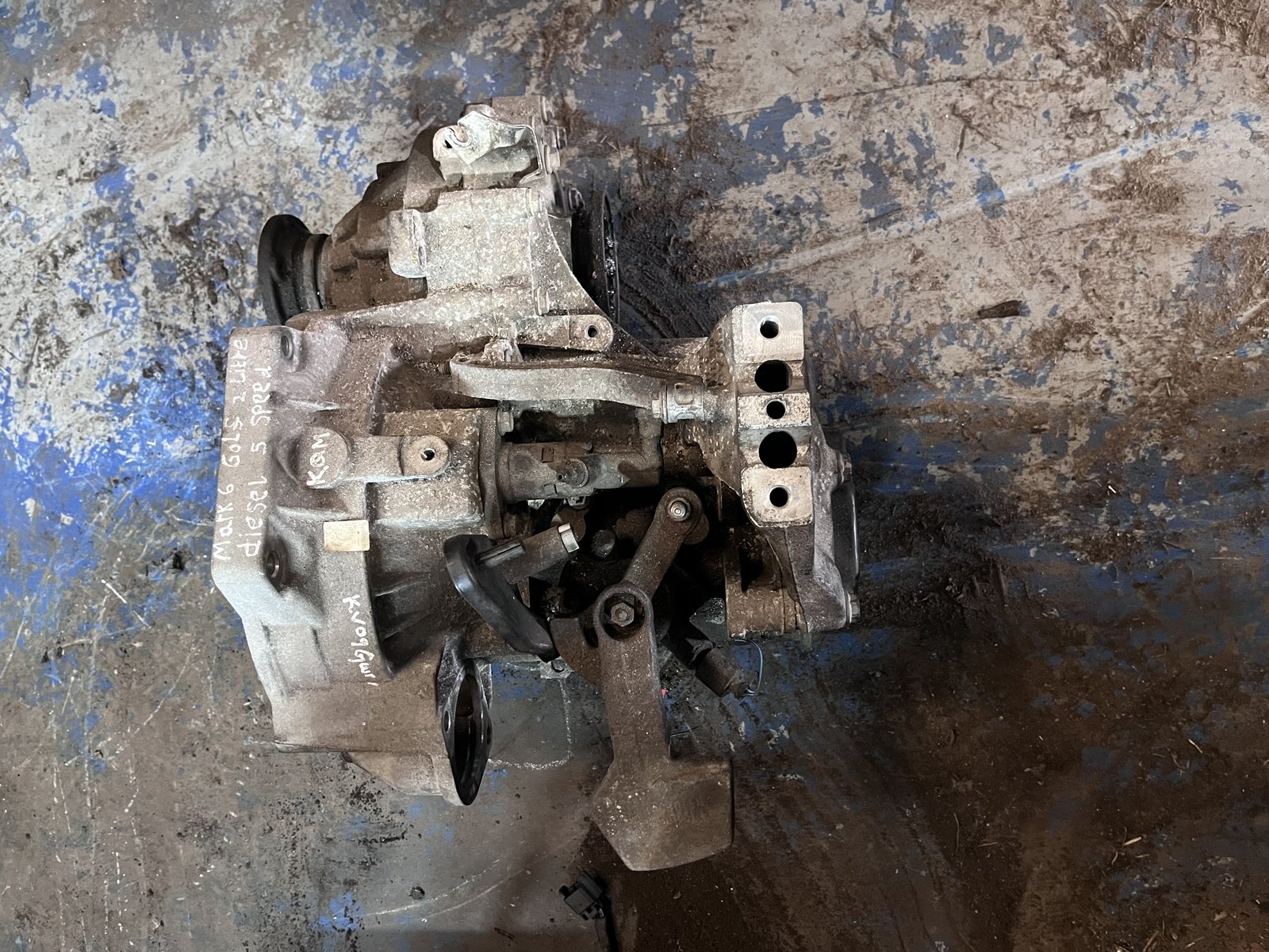 MK6 GOLF 2L DIESEL 5 SPEED MANIUAL GEARBOX KQM photo 5