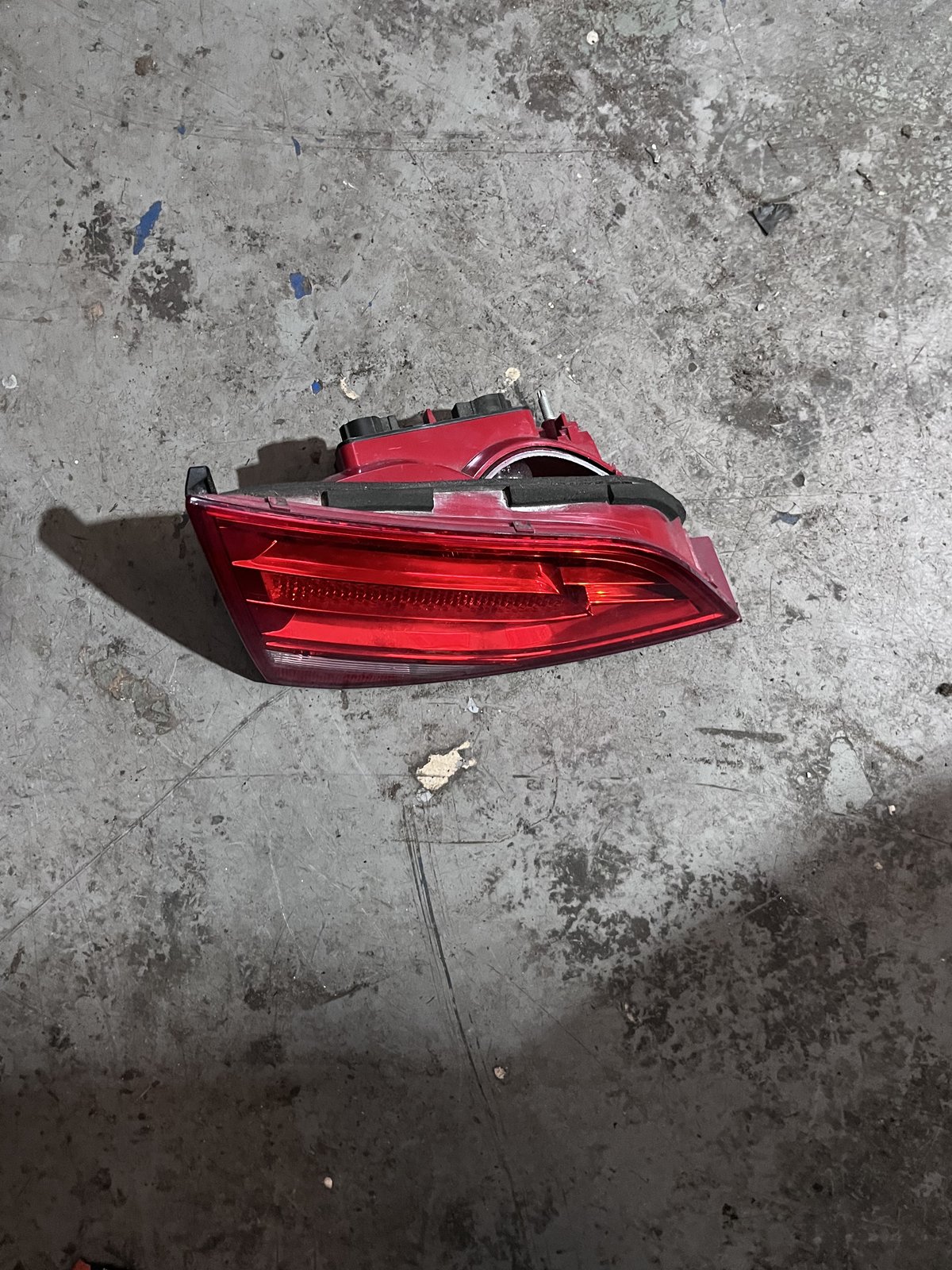 AUDI A4  B8 NSR TAILLIGHT  photo 2