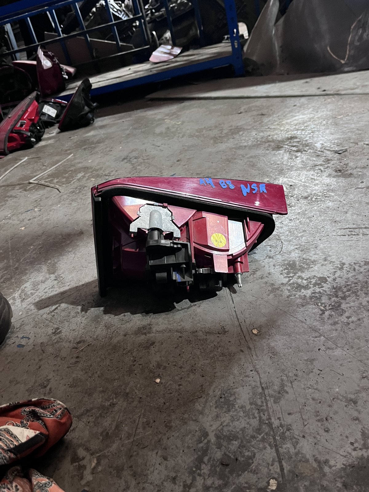 AUDI A4  B8 NSR TAILLIGHT  photo 3