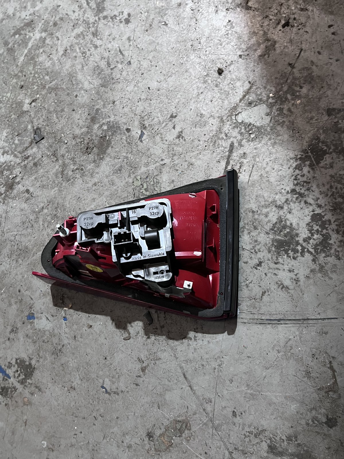 AUDI A4  B8 NSR TAILLIGHT  photo 4