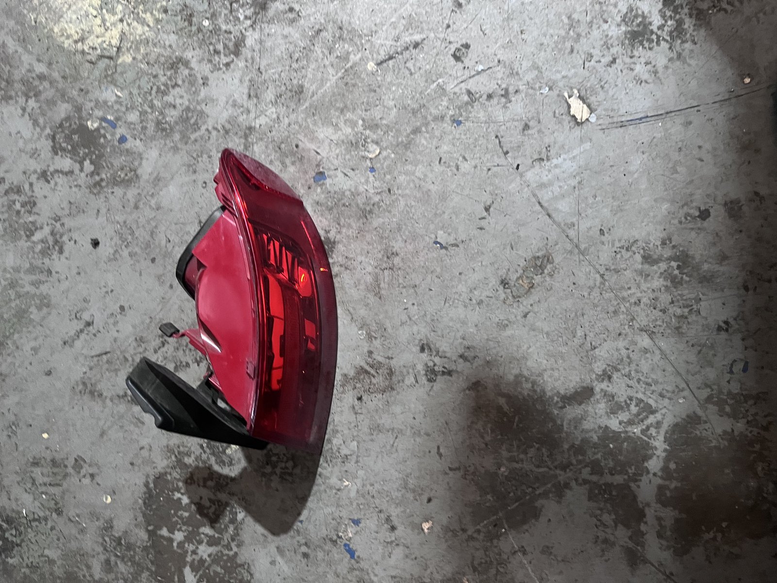 AUDI A4 B8 OSR TAILLIGHT  photo 3