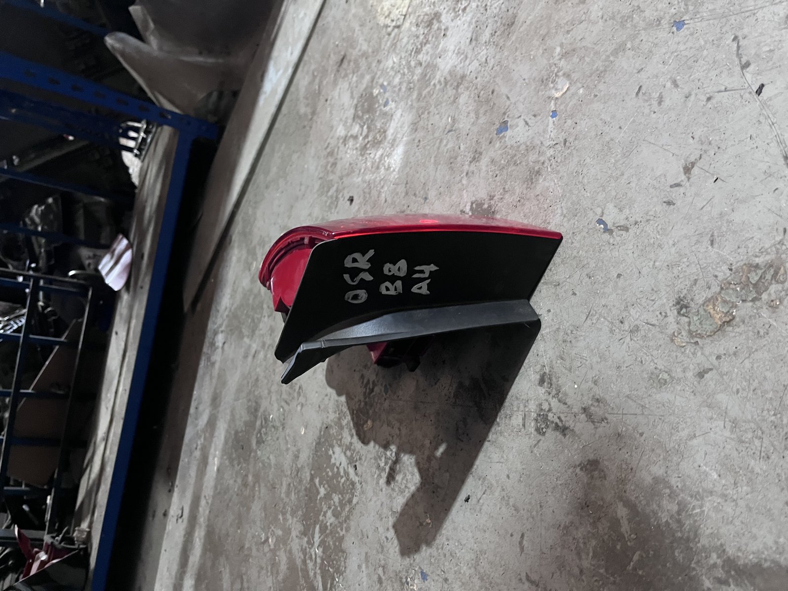 AUDI A4 B8 OSR TAILLIGHT  photo 4