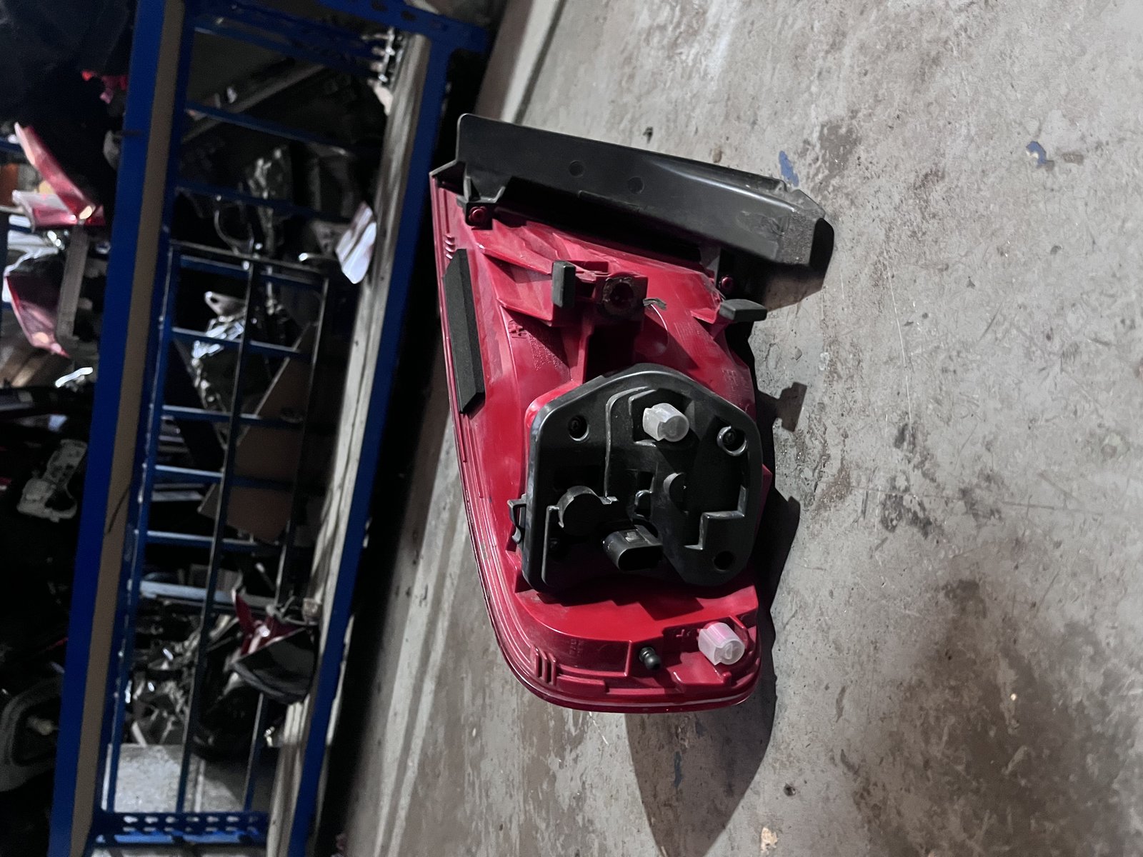 AUDI A4 B8 NSR TAIL LIGHT  photo 3