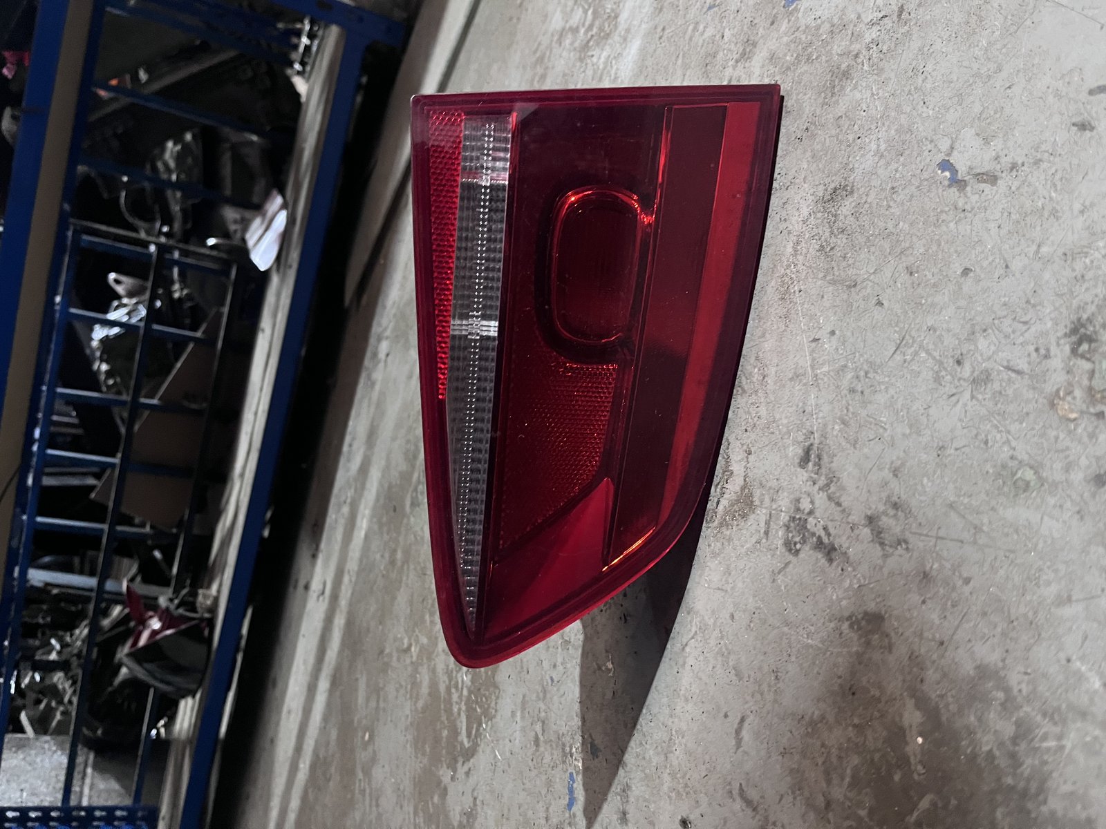 VW PASSAT B7 ESTATE NSR TAIL LIGHT 