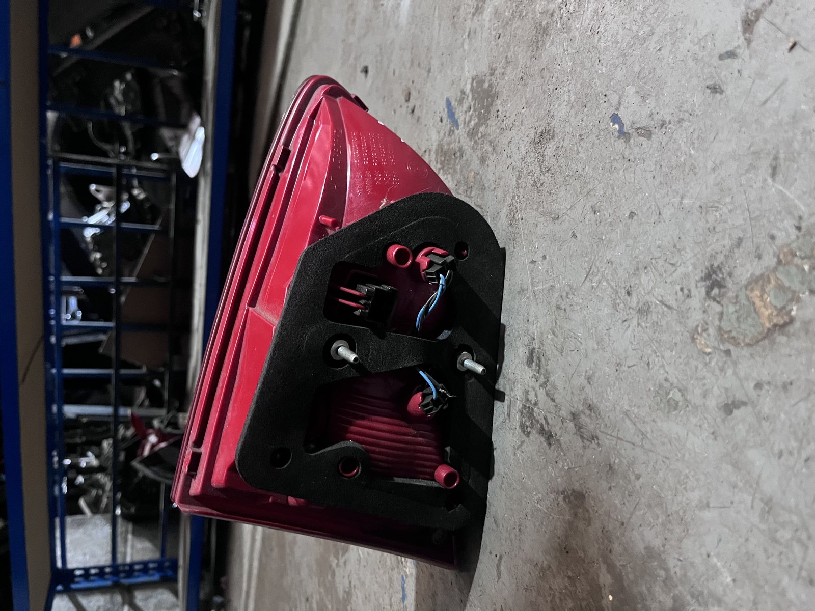 VW PASSAT B7 ESTATE NSR TAIL LIGHT  photo 2