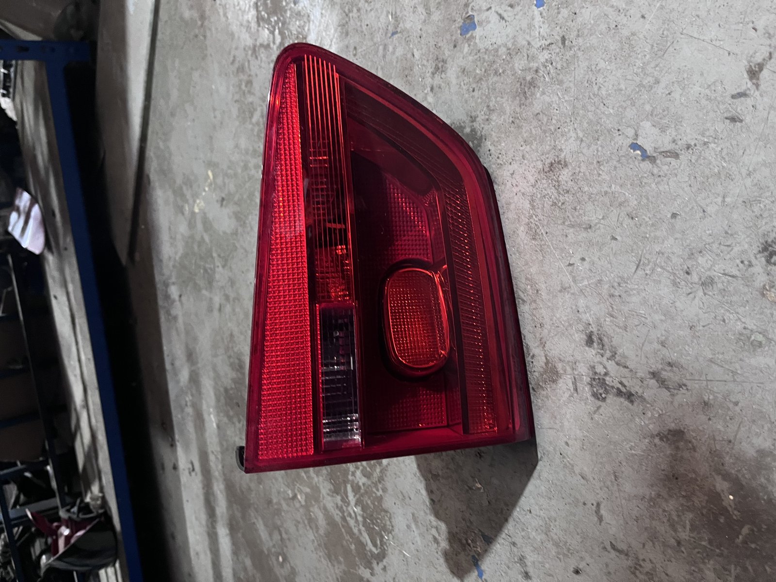 2014 VW TOURAN 1T OSR TAIL LIGHT 