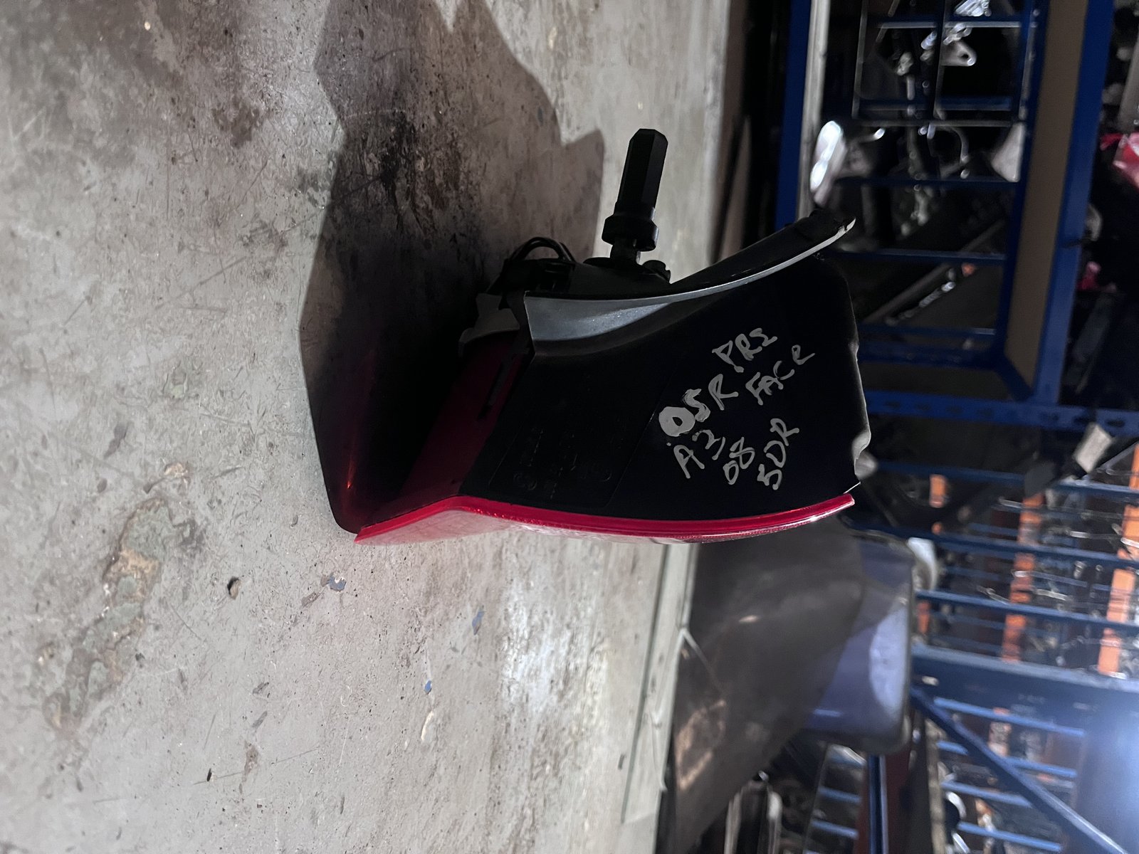AUDI A3 8p pre face lift osr 5DOOOR TAIL LIGHT  photo 2