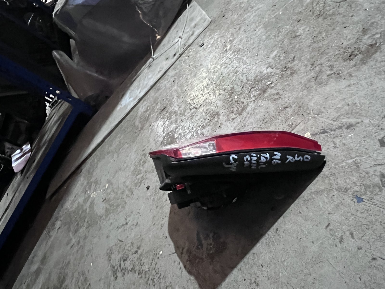 VW GOLF M6 osr TAIL LIGHT  photo 2