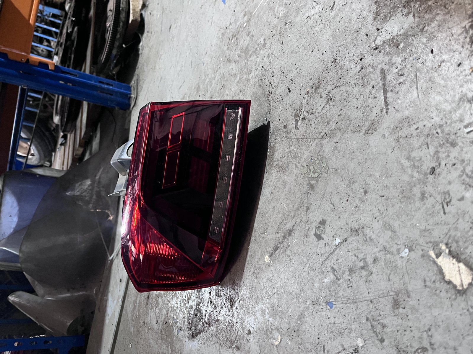 VW PASSAT B8 ESTATE NSR OUTER LIGHT 