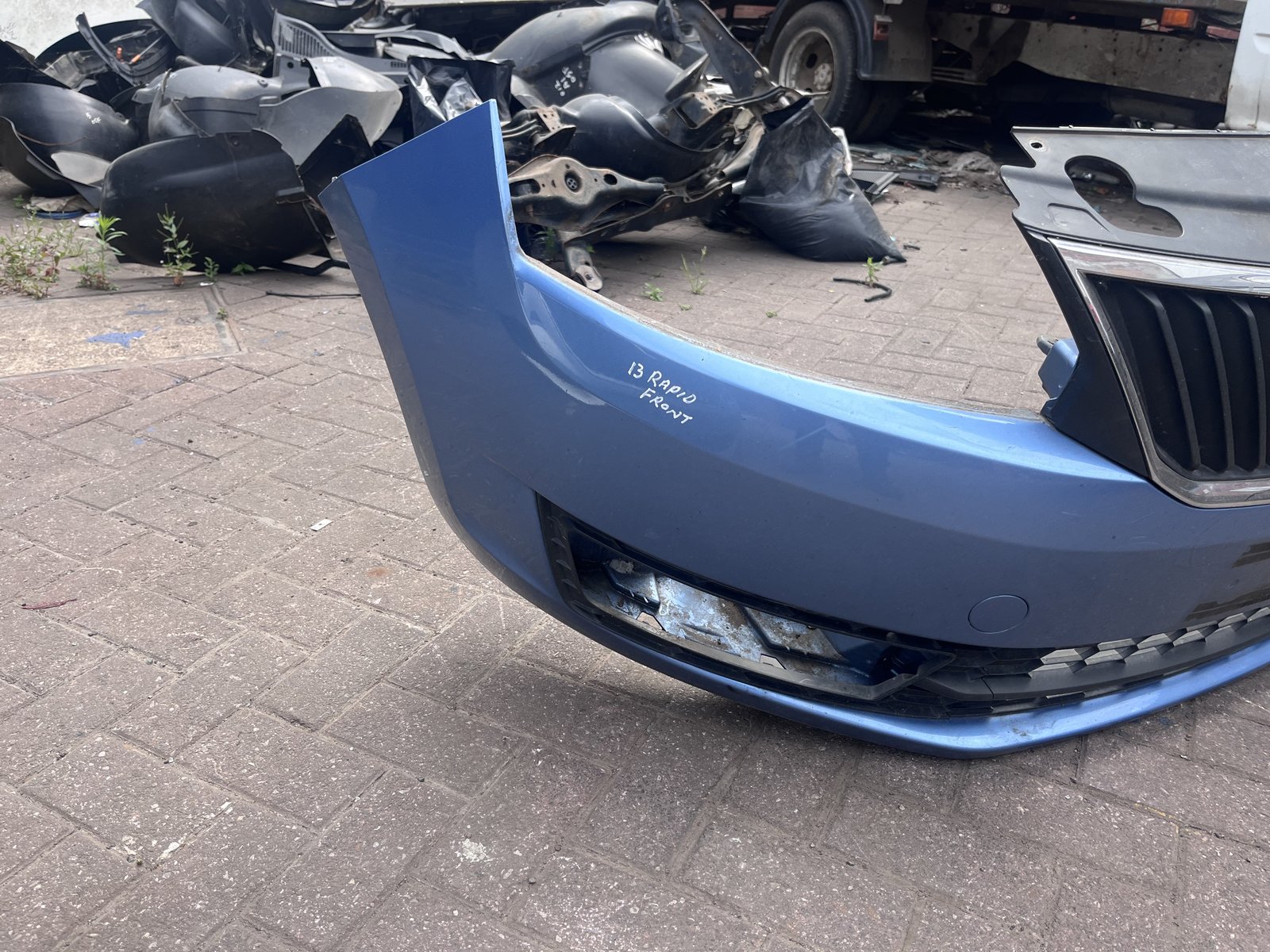 2013 SKODA RAPID FRONT BUMPER BLUE LG5X  photo 3
