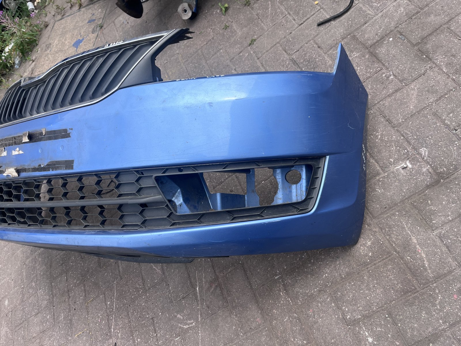 2013 SKODA RAPID FRONT BUMPER BLUE LG5X  photo 5