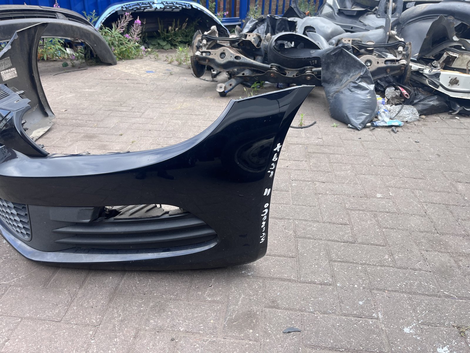 2011 VW SCRICO  FRONT BUMPER BLACK LC9X LC9X photo 2