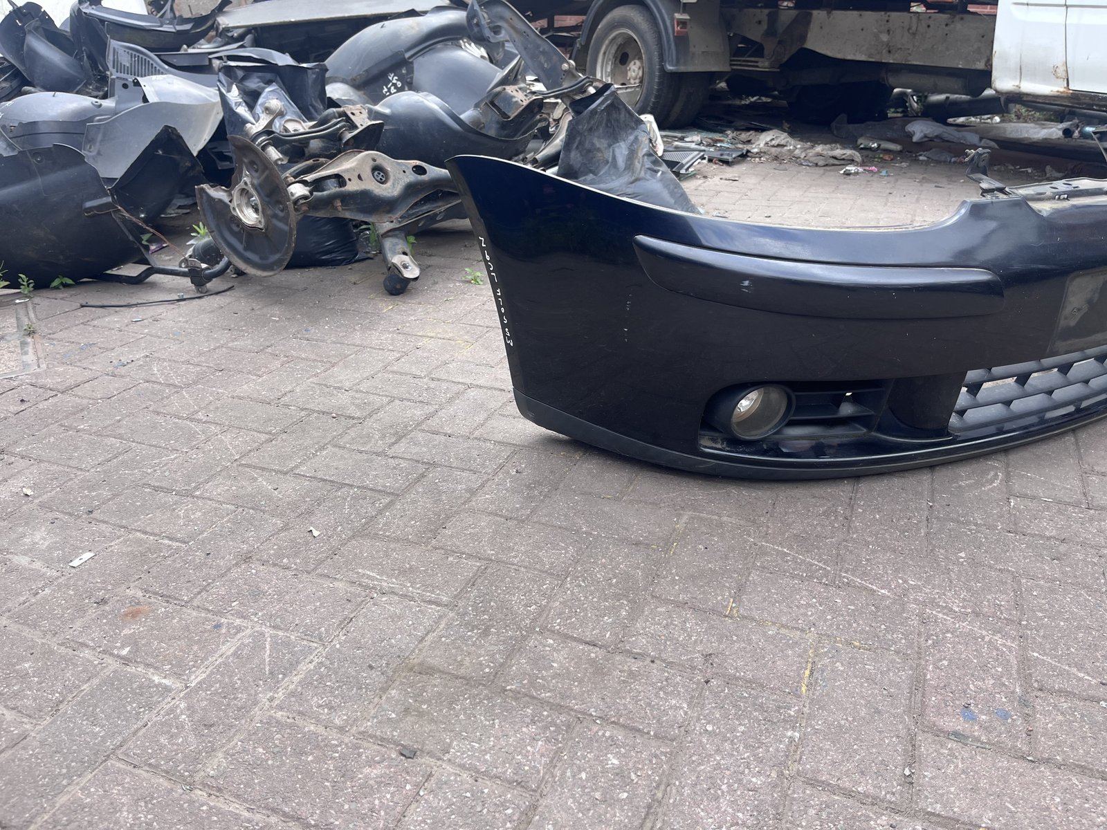 VW MK5 GOLF FRONT BUMBER BLACK LC9Z photo 3