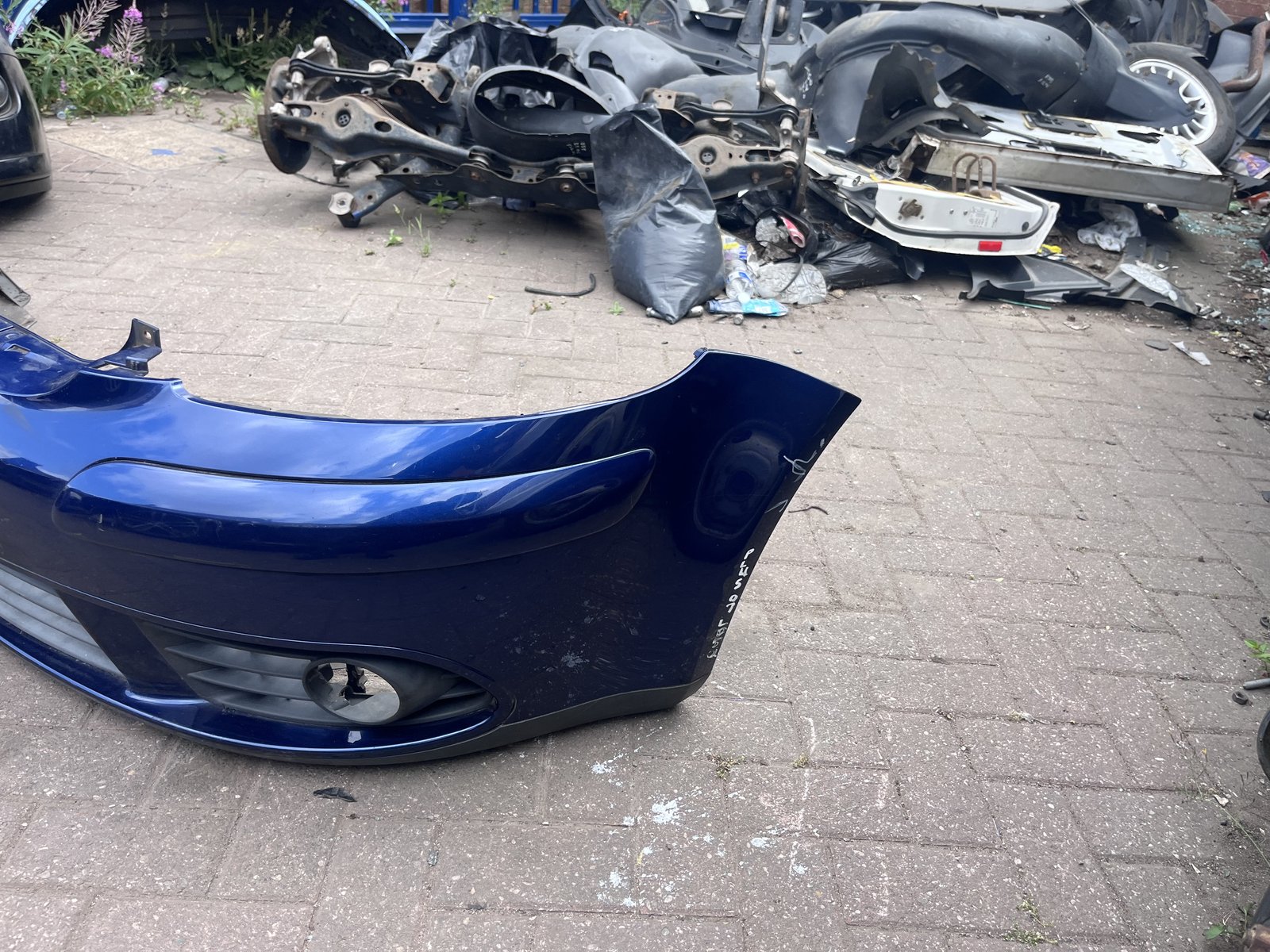 2007 VW GOLF PLUS  FRONT BUMPER BLUE LD5Q photo 2