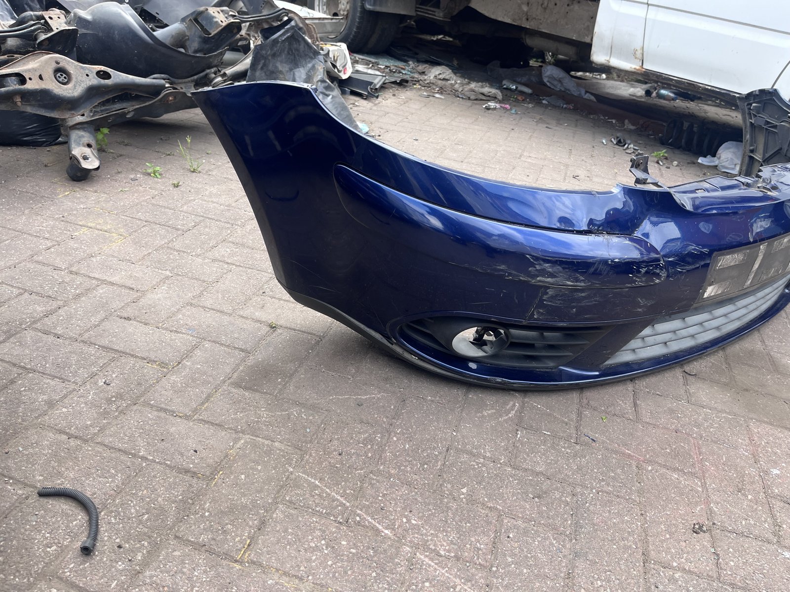 2007 VW GOLF PLUS  FRONT BUMPER BLUE LD5Q photo 3