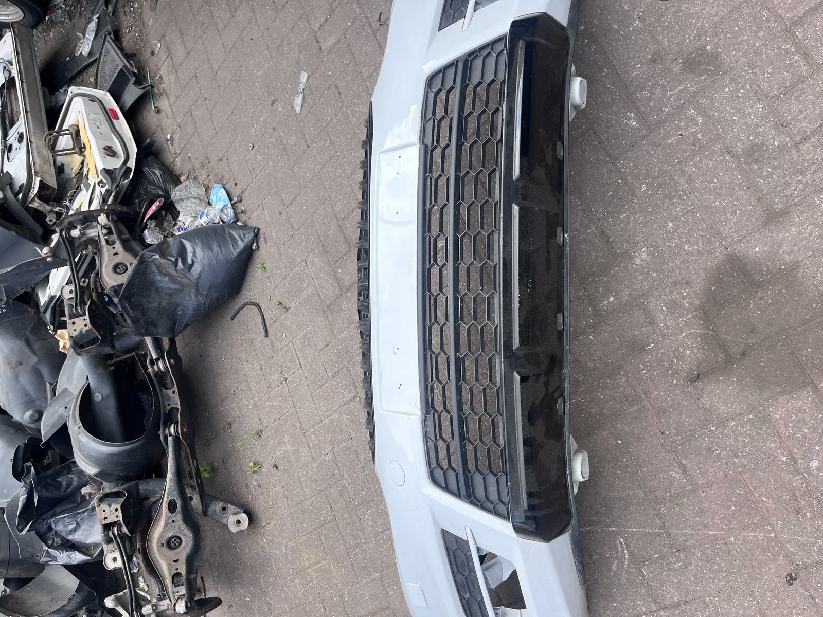 SKODA YETTI 4X4 FRONT BUMPER WHITE LS9R photo 4