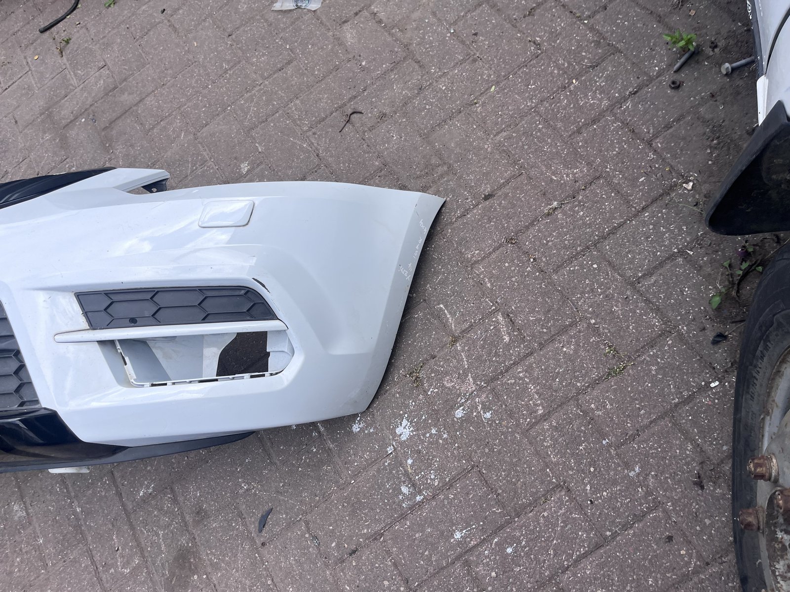 SKODA YETTI 4X4 FRONT BUMPER WHITE LS9R photo 5