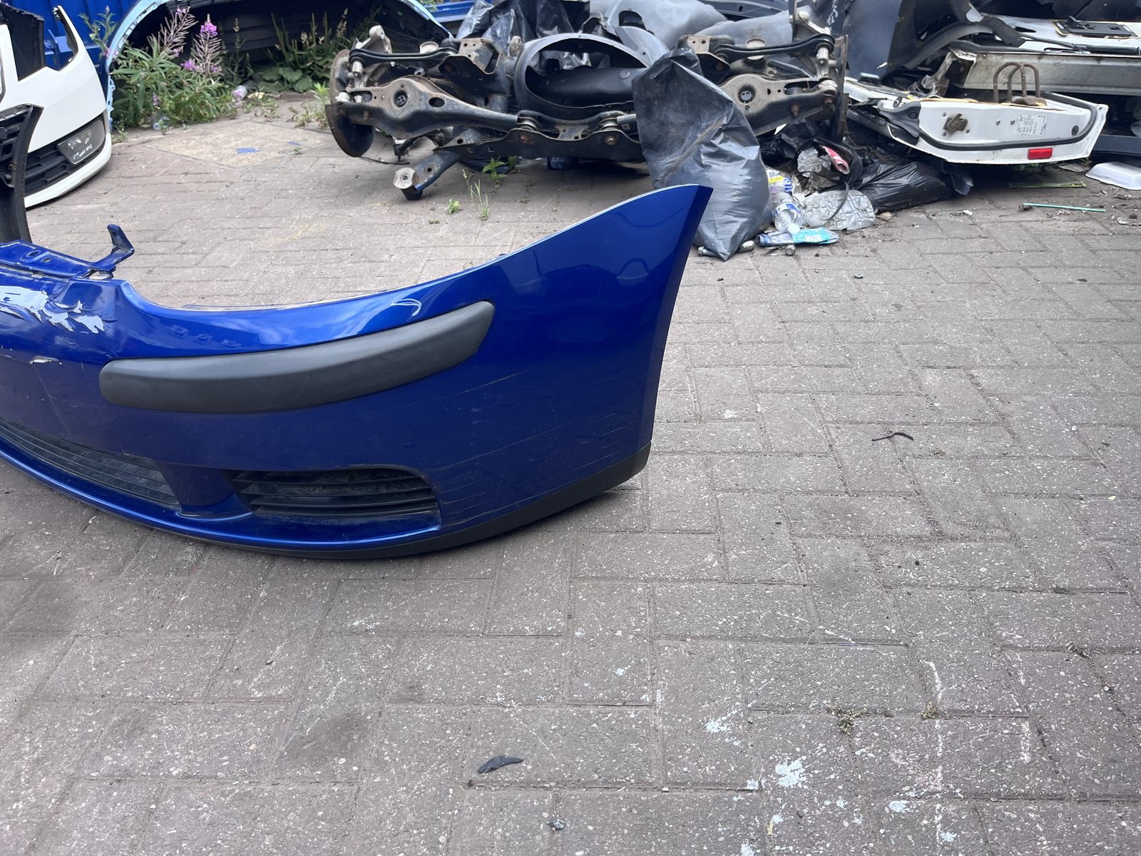 VW GOLF MK5 BLUE FRONT BUMPER BLUE G5J photo 2
