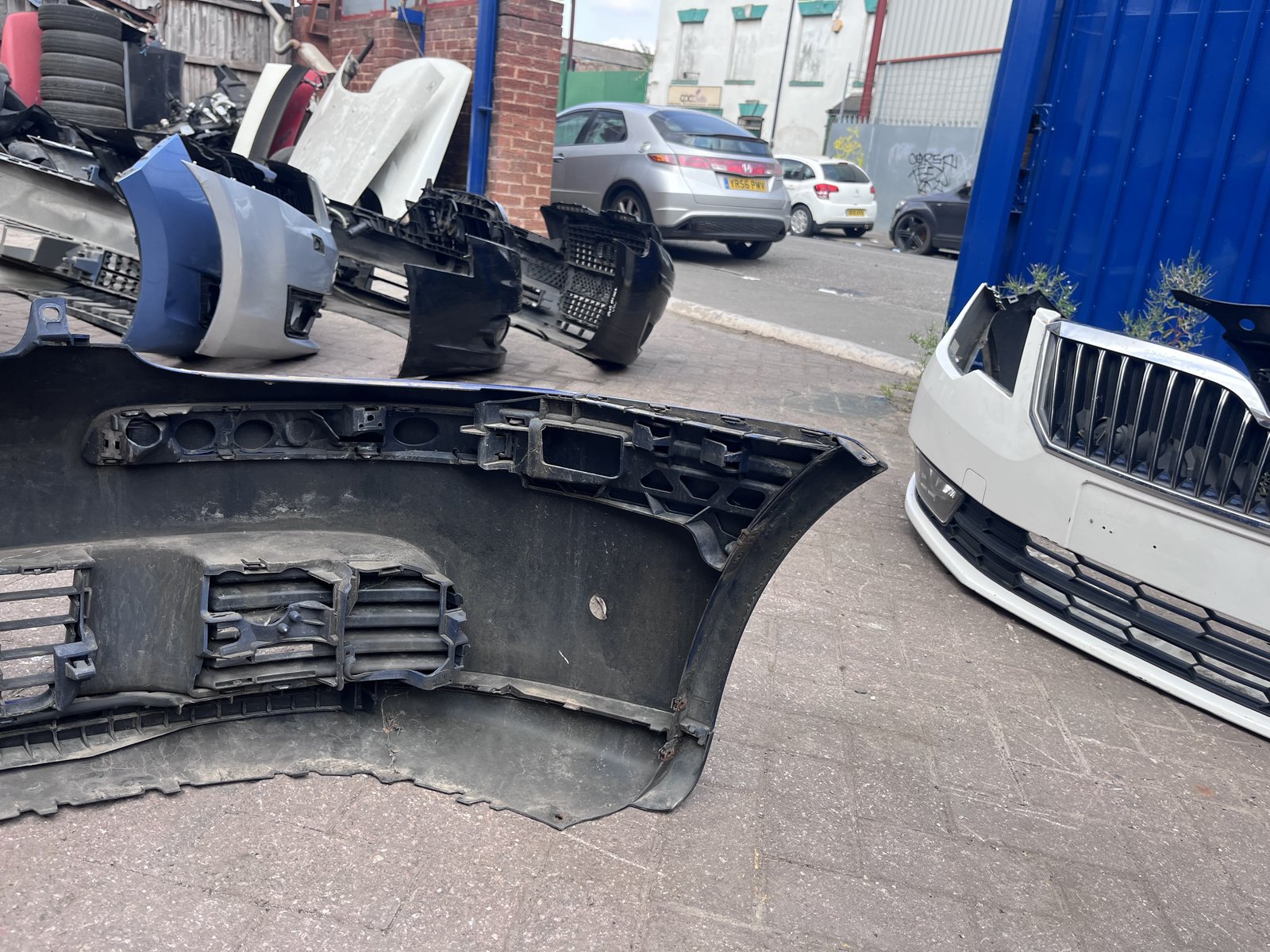 VW GOLF MK5 BLUE FRONT BUMPER BLUE G5J photo 8
