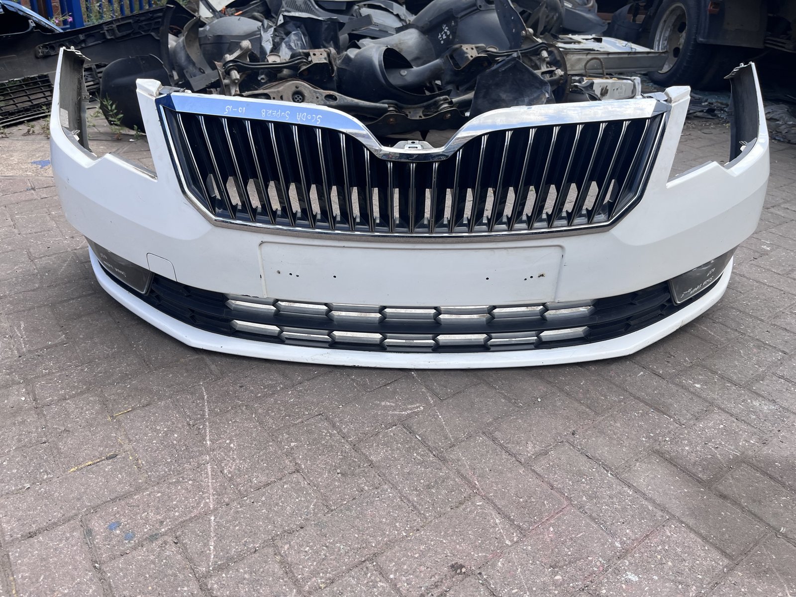 10-15 SKODA SUPERB  FRONT NUMPER 