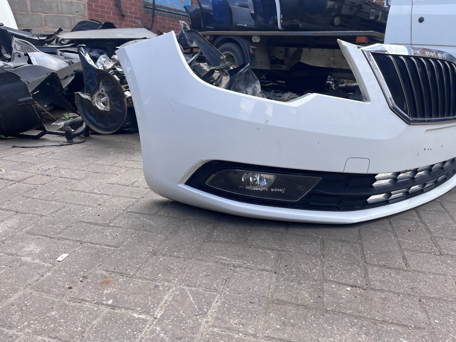 10-15 SKODA SUPERB  FRONT NUMPER  photo 3