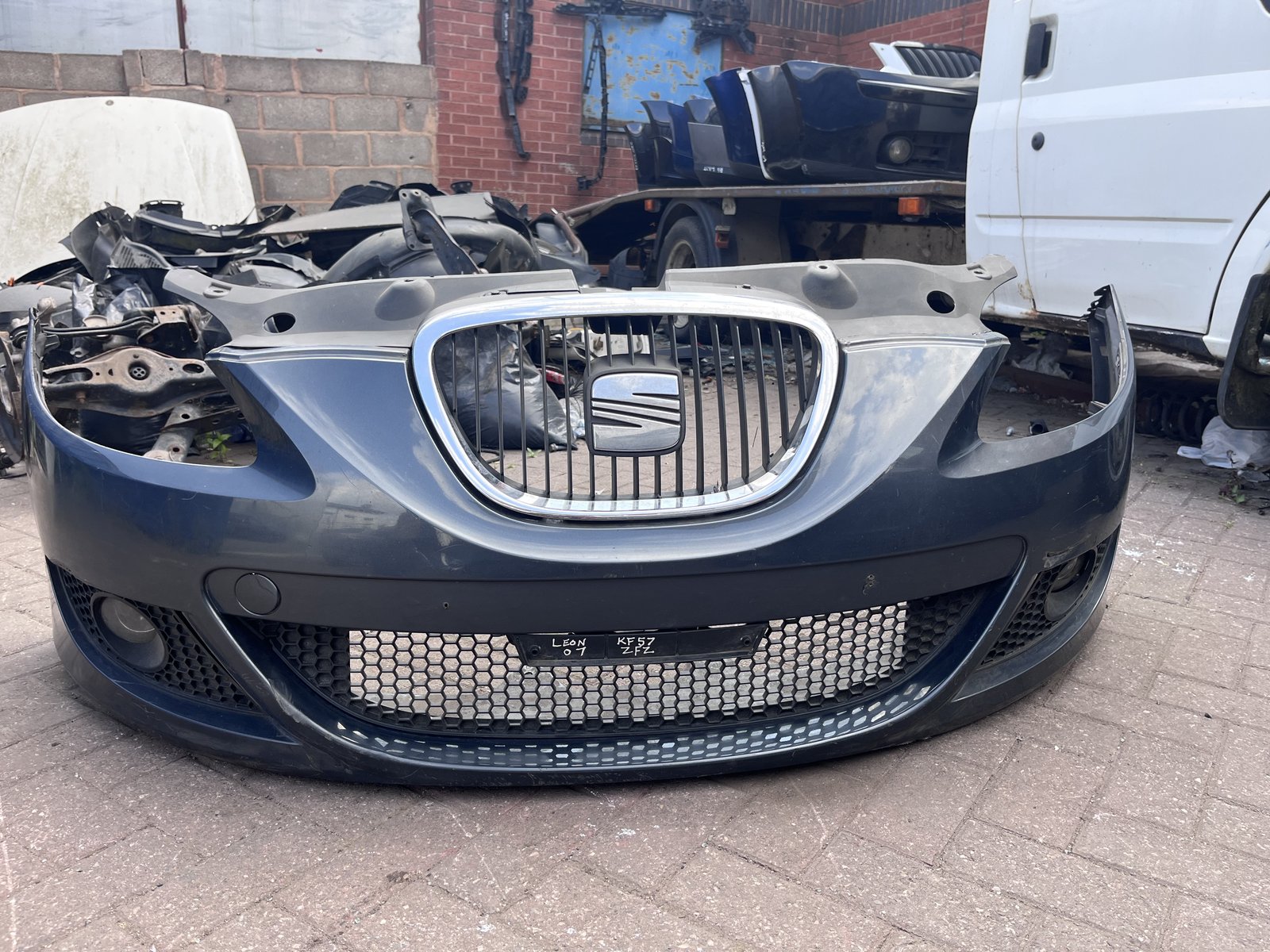 SEAT LEON 07 FRONT BUMPER 