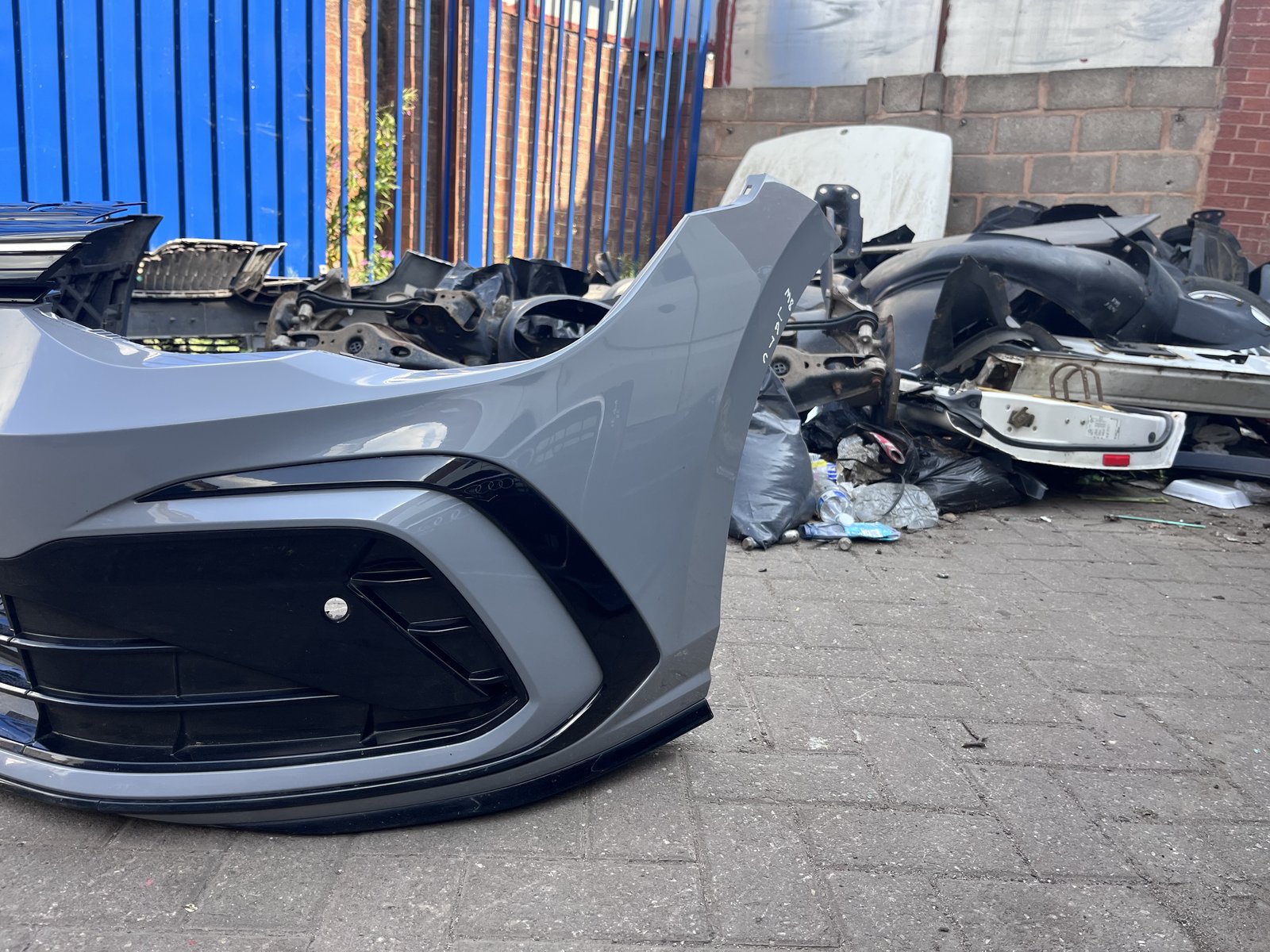 VW GOLF MK8 R LINE FRNOT BUMPER MOON STONE GREY LA7C photo 2