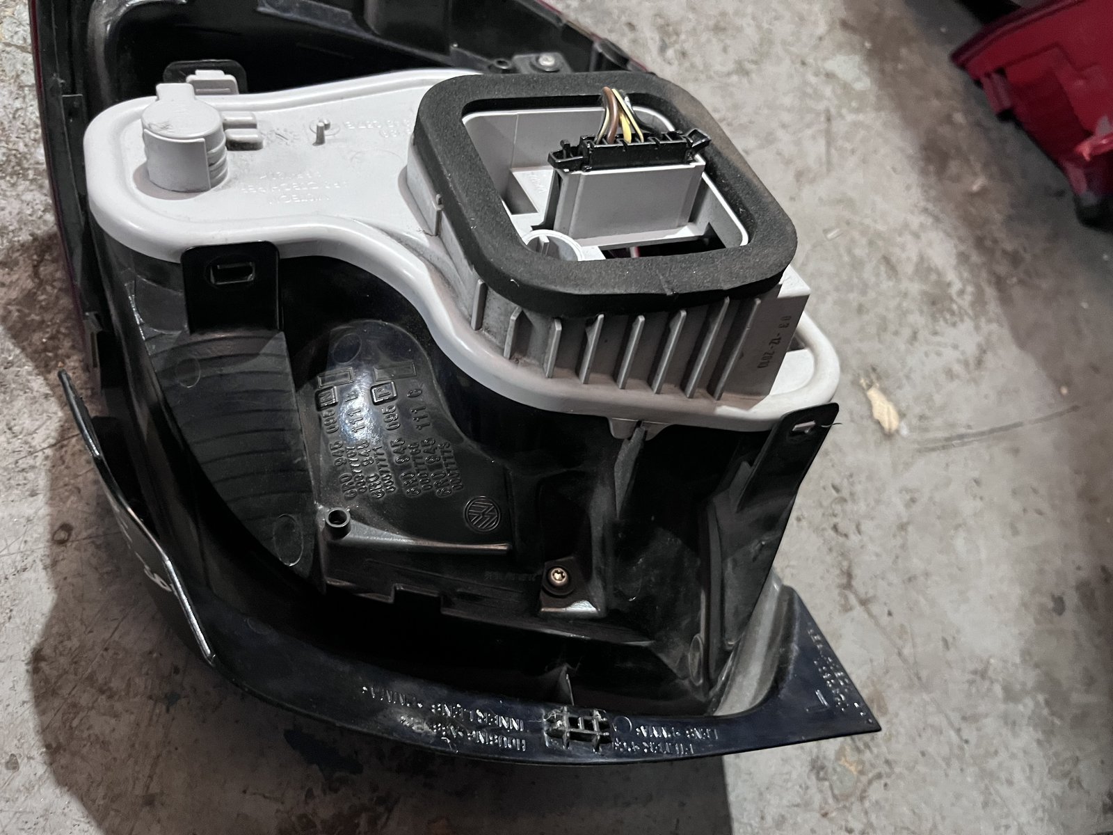VW POLO 6R  NSR 3 DOOR OUTER LIGHT  photo 4