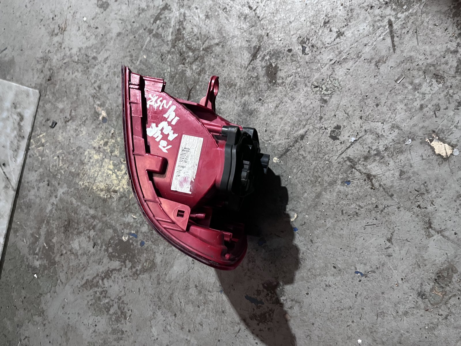 VW Touran 14 NSR OUTER LIGHT  photo 3