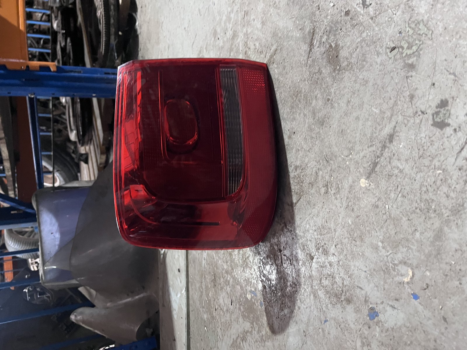 VW Touran 14 NSR OUTER LIGHT 