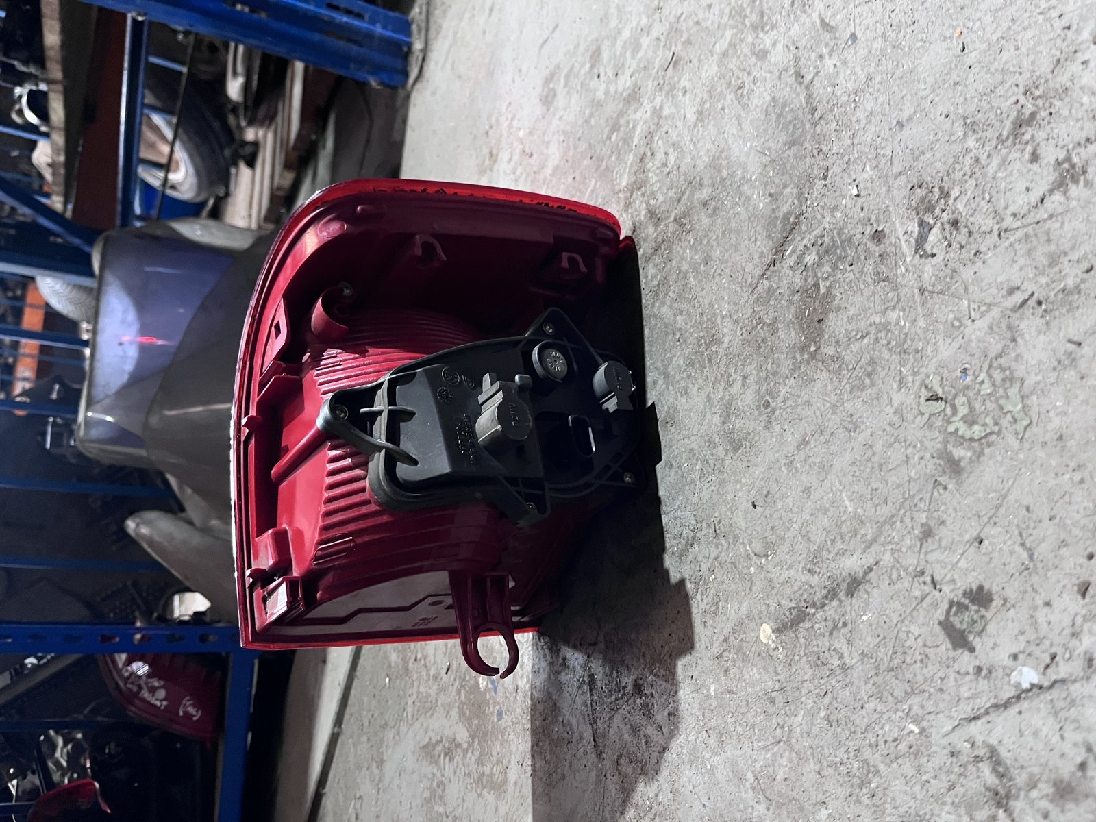 VW Touran 14 NSR OUTER LIGHT  photo 4