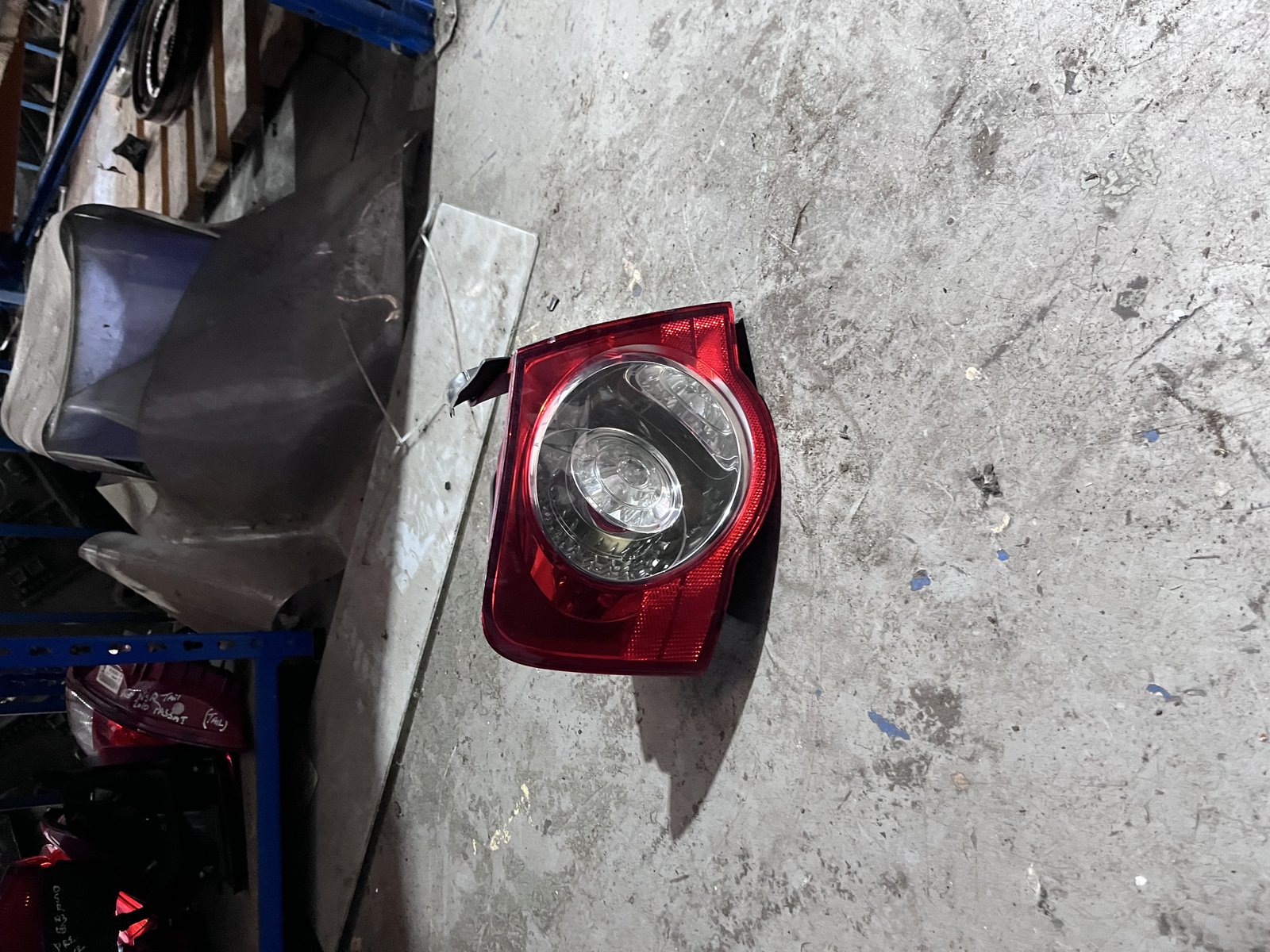 VW PASSAT B6 NSR OUTER LIGHT 