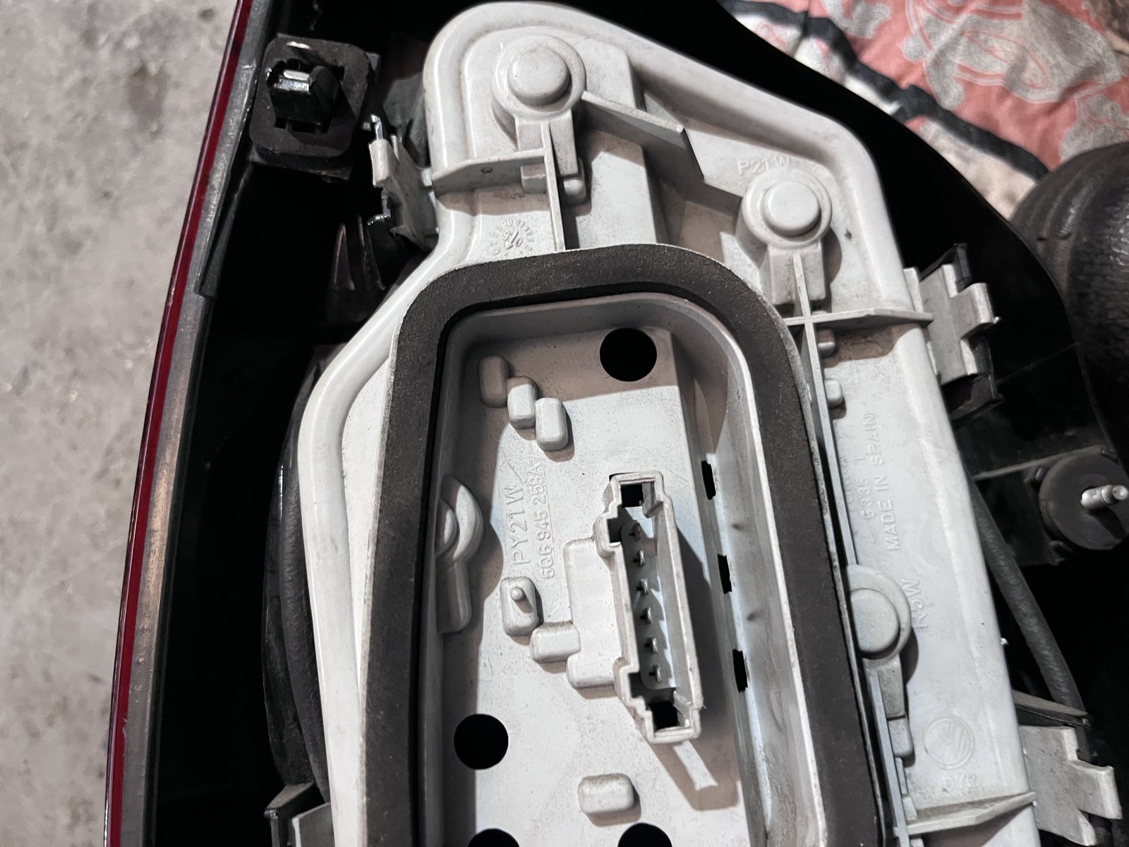 VW POLO 9N OSR OUTER LIGHT  photo 3