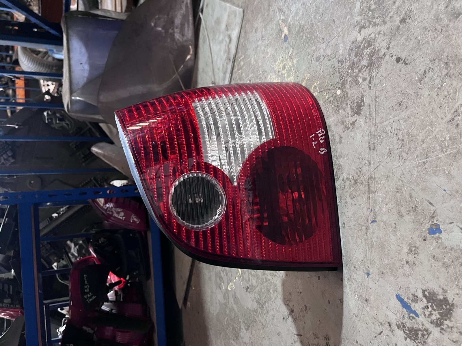 VW POLO 9N OSR OUTER LIGHT 
