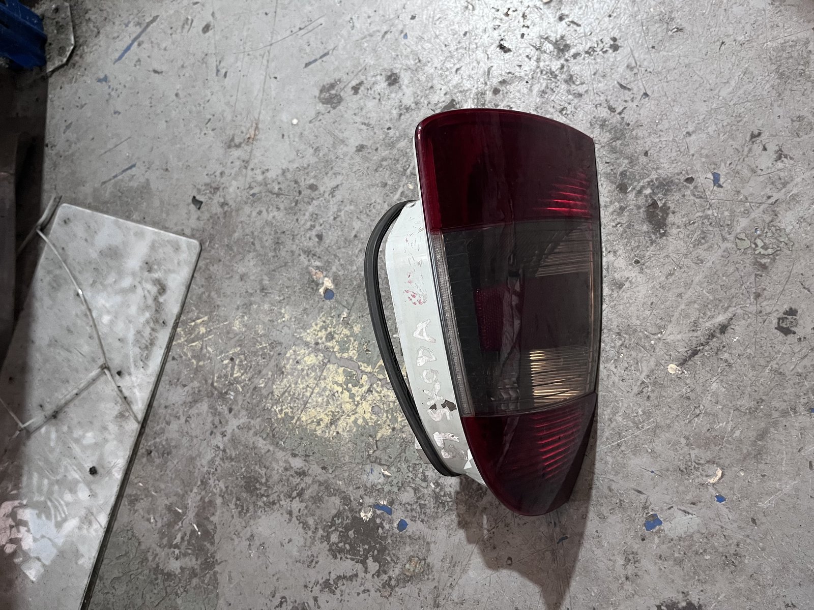 SKODA SUPERB MK1 OSR LIGHT  photo 3