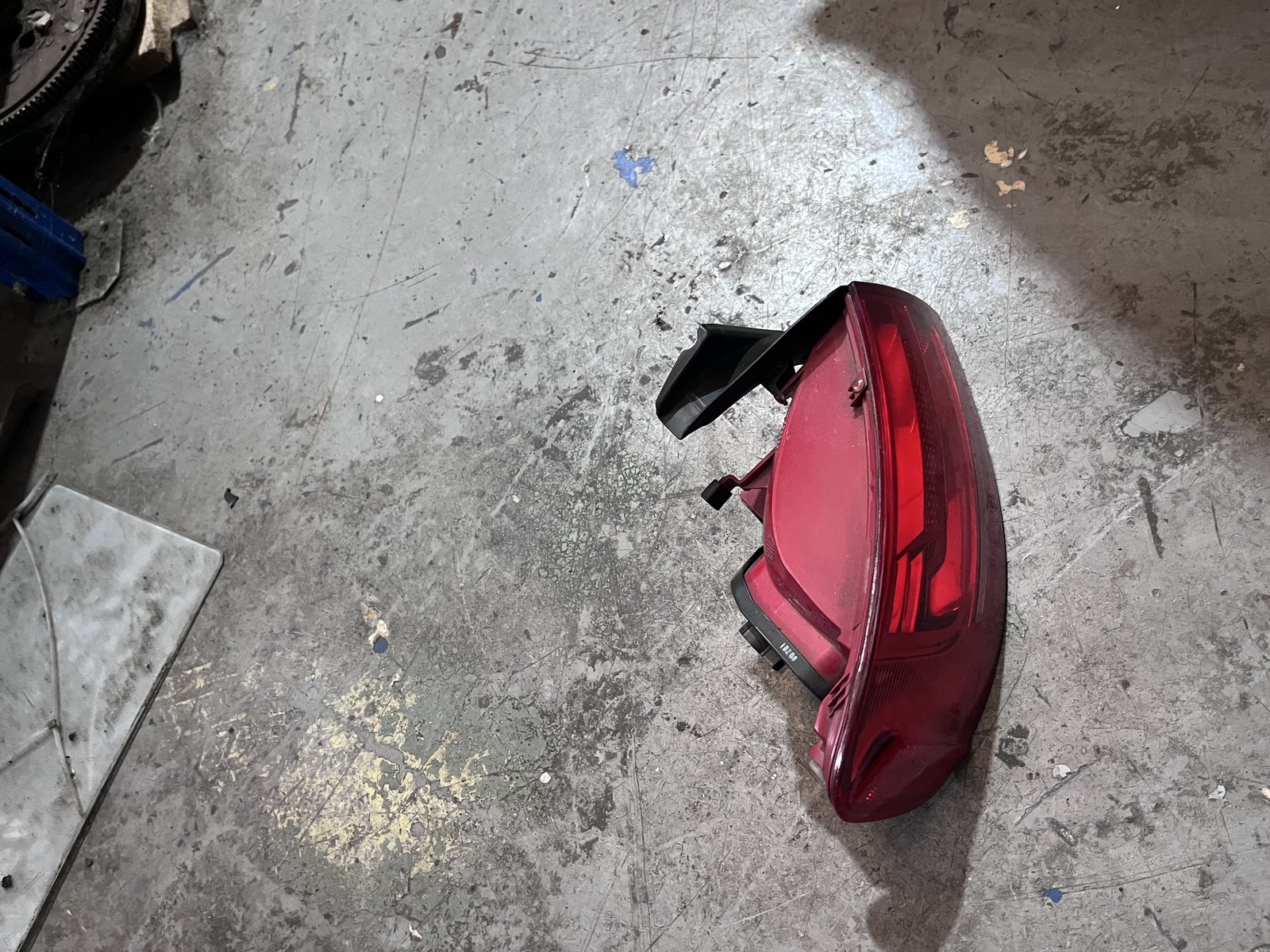 AUDI A4 B8 SALOON NSR TAIL LIGHT  photo 3