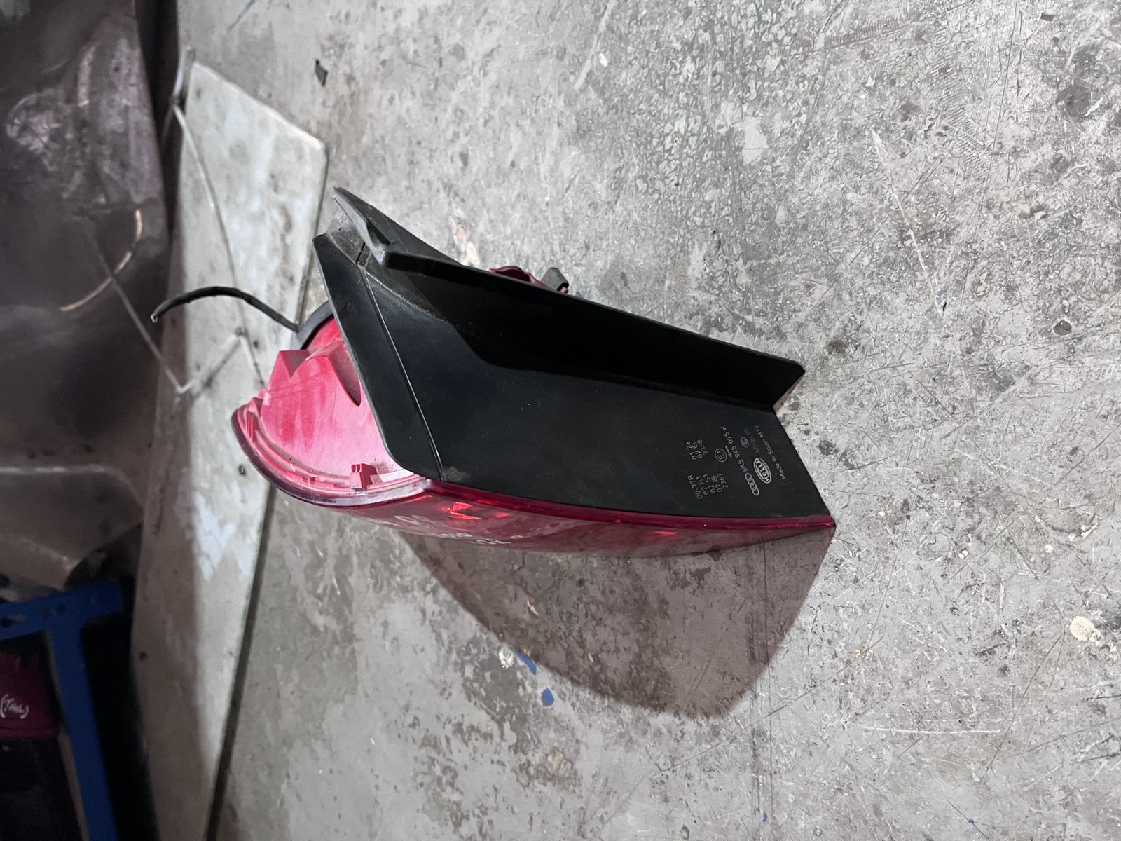 AUDI A4 B8 2010 NSR TAIL LIGHT  photo 2