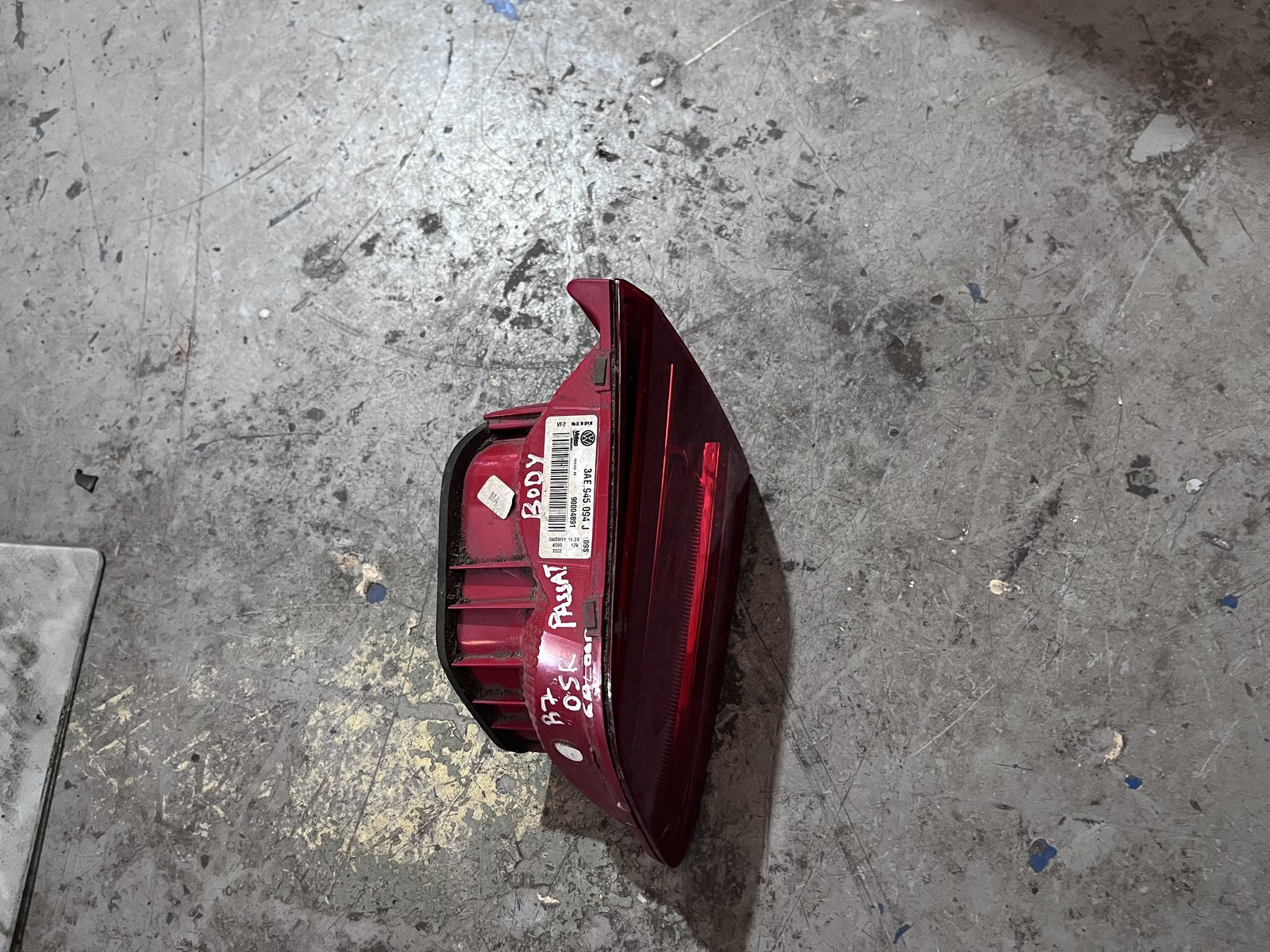 VW PASSAT B7 SALOON OSR TAIL LIGHT  photo 3