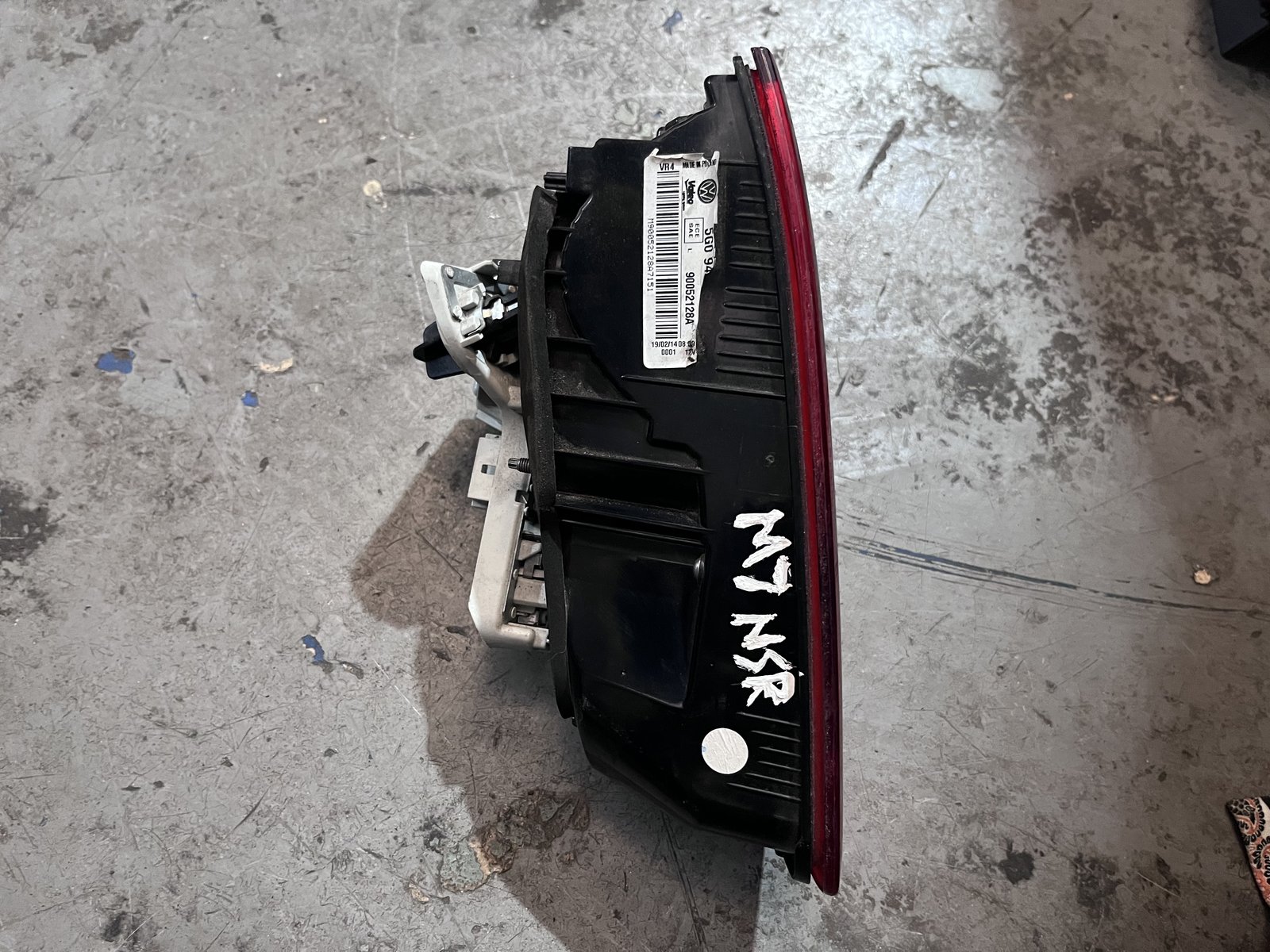 VW GOLF MK7 NSR TAIL LIGHT  photo 3