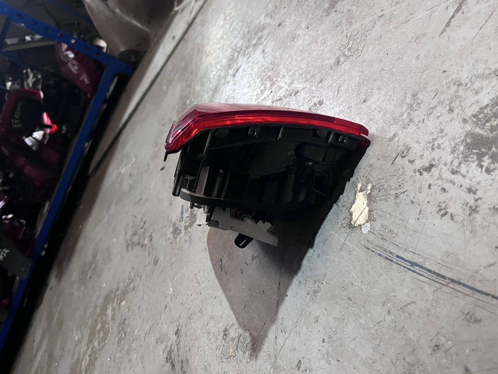 VW GOLF MK7 NSR TAIL LIGHT  photo 2