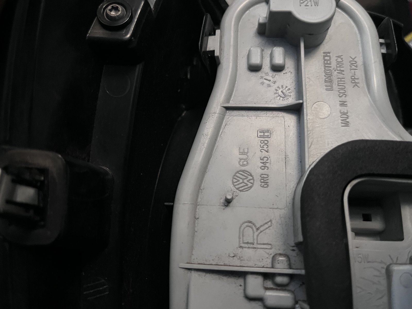 VW POLO MK5 6R OSR TAIL LIGHT  photo 4