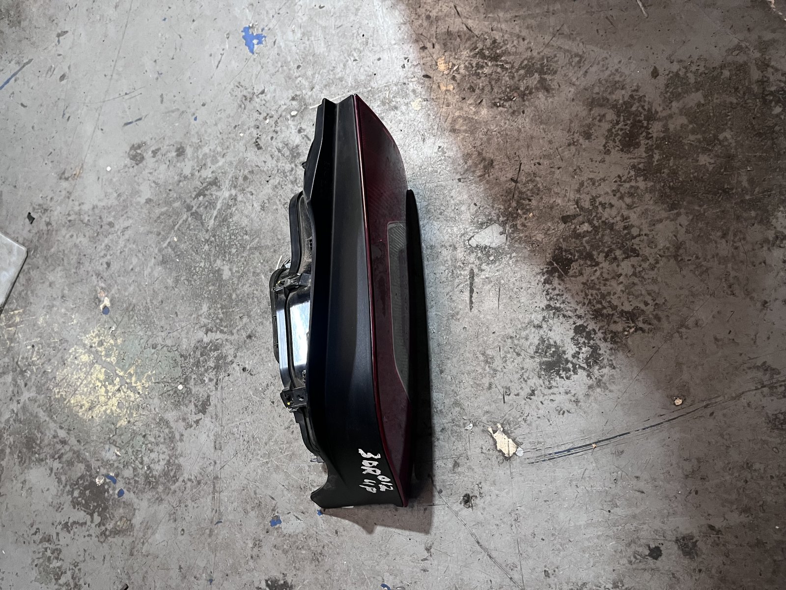 012 VW UP 3 DOOR HATCHBACK NSR TAIL LIGHT  photo 3