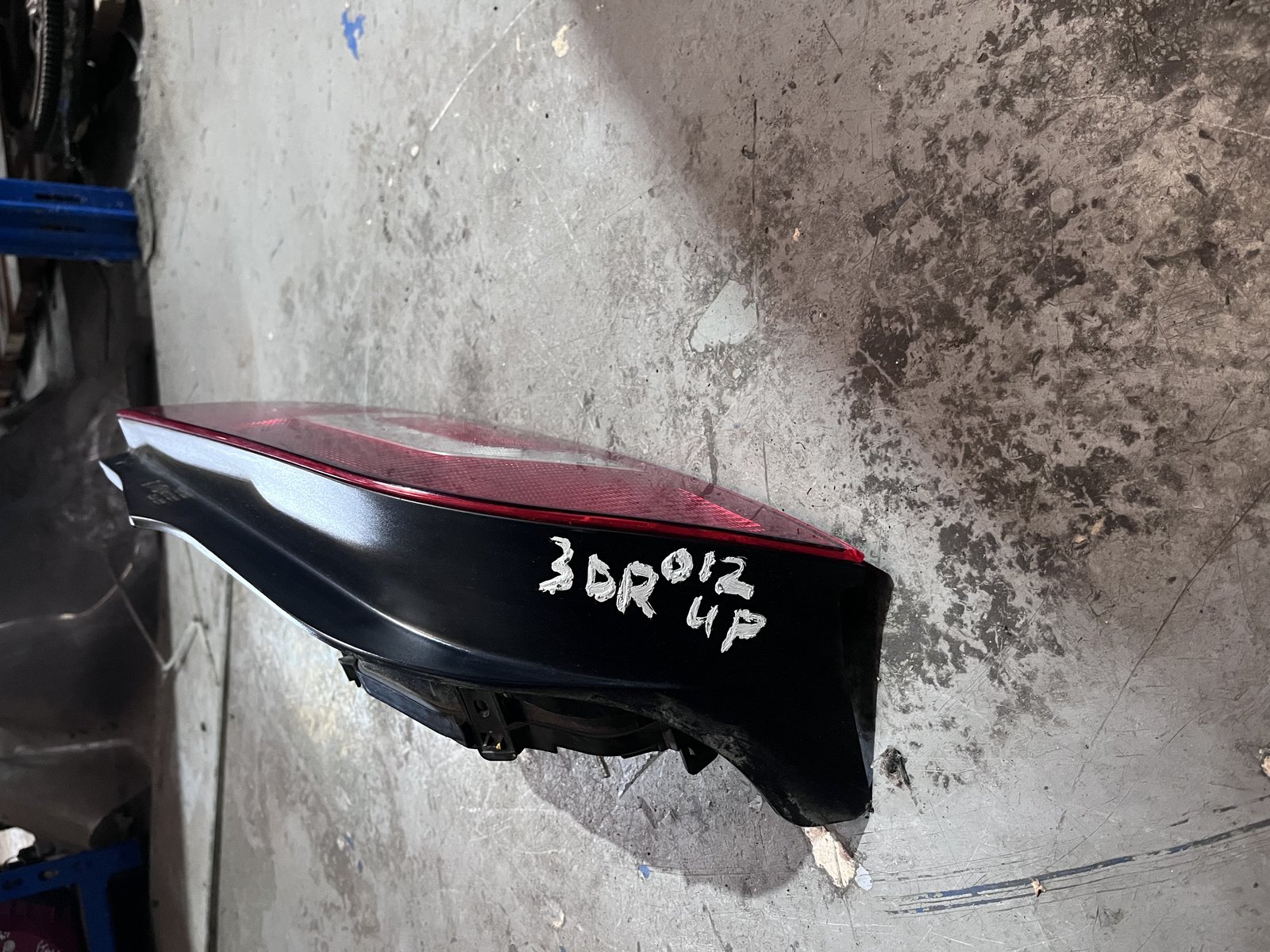 012 VW UP 3 DOOR HATCHBACK NSR TAIL LIGHT  photo 2