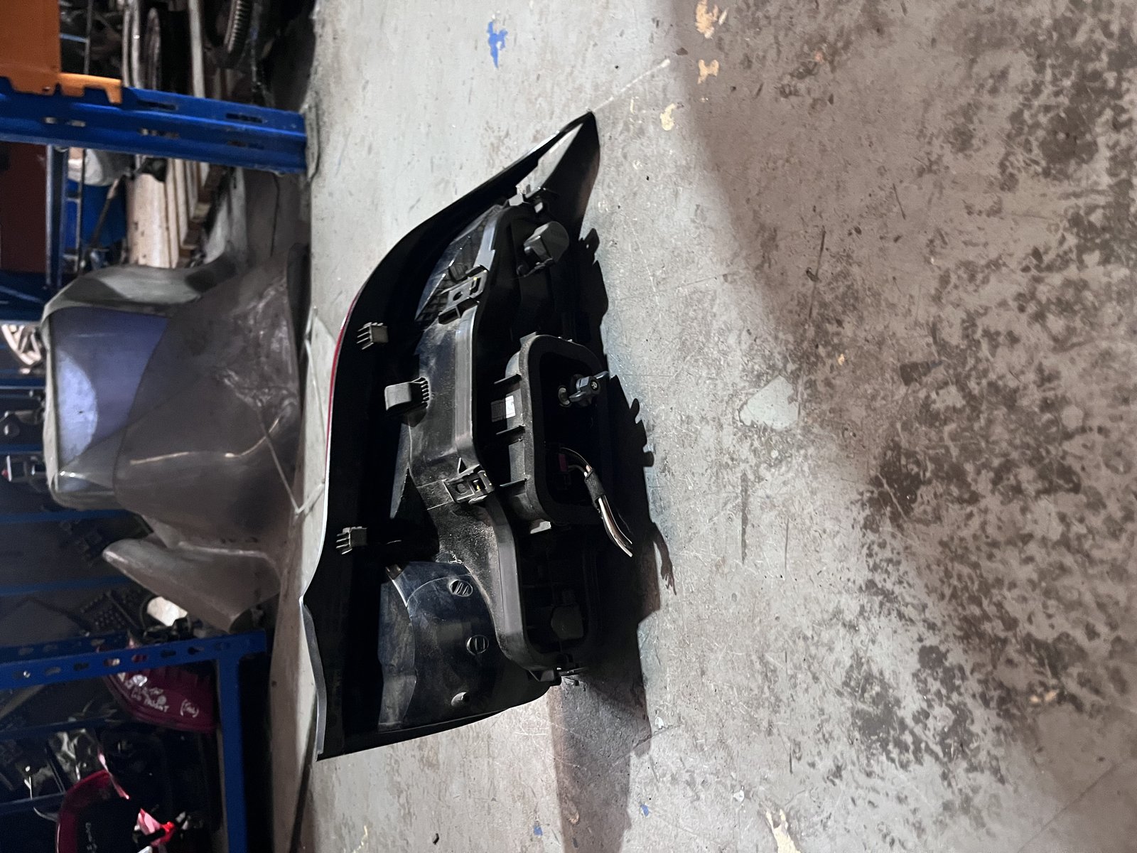012 VW UP 3 DOOR HATCHBACK NSR TAIL LIGHT  photo 4