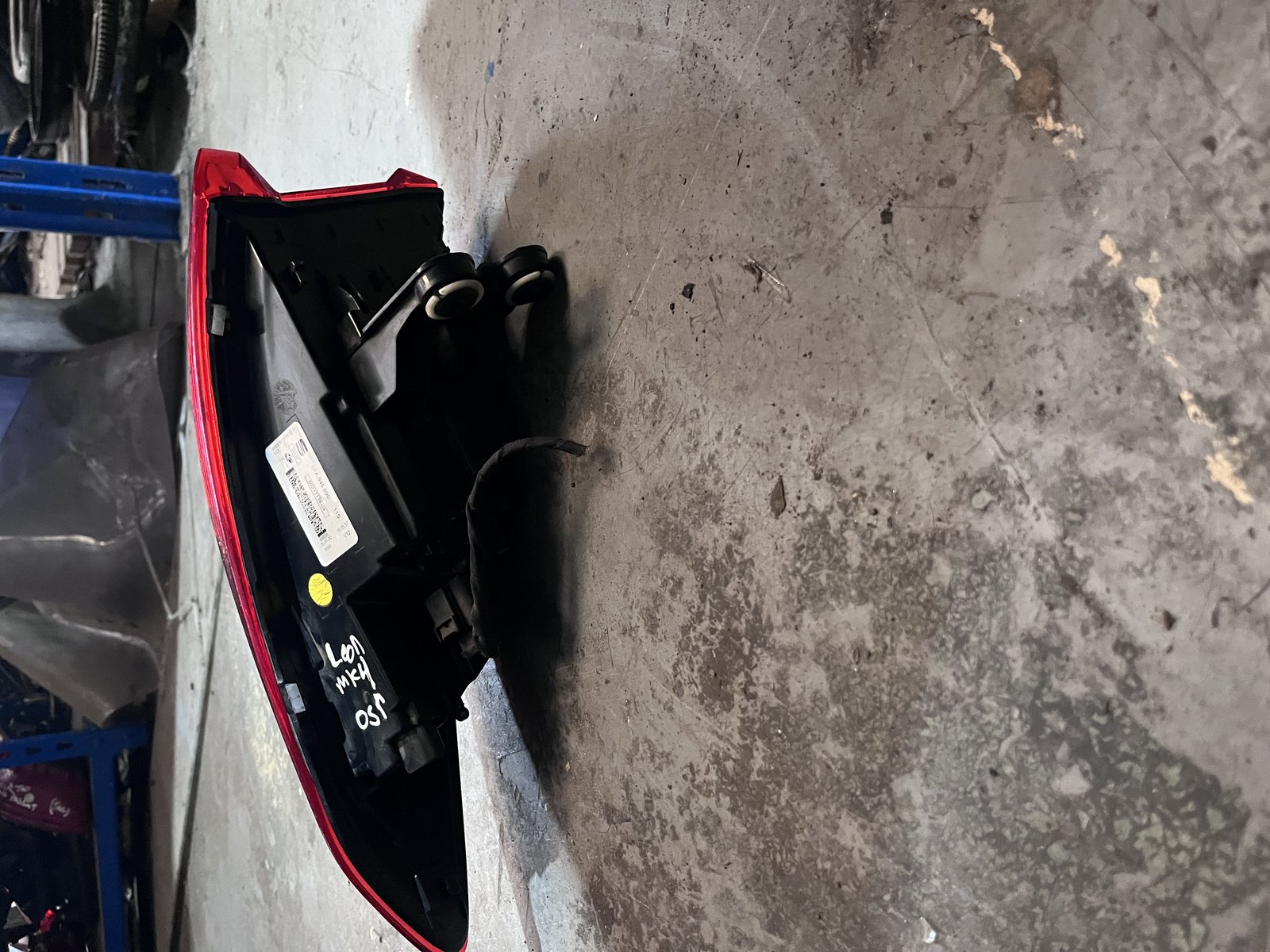 SEAT LEON MK4 OSR TAIL LIGHT photo 4