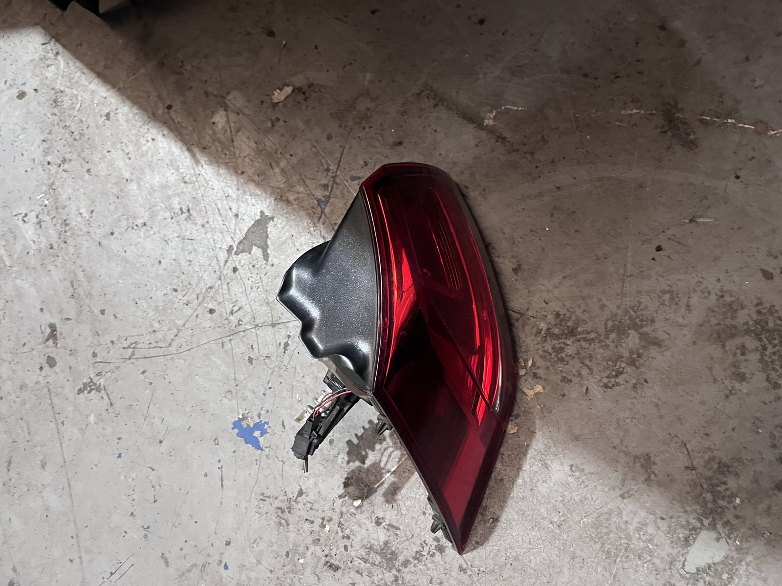 VW GOLF MK7 HATCHBACK NSR TAIL LIGHT  photo 3