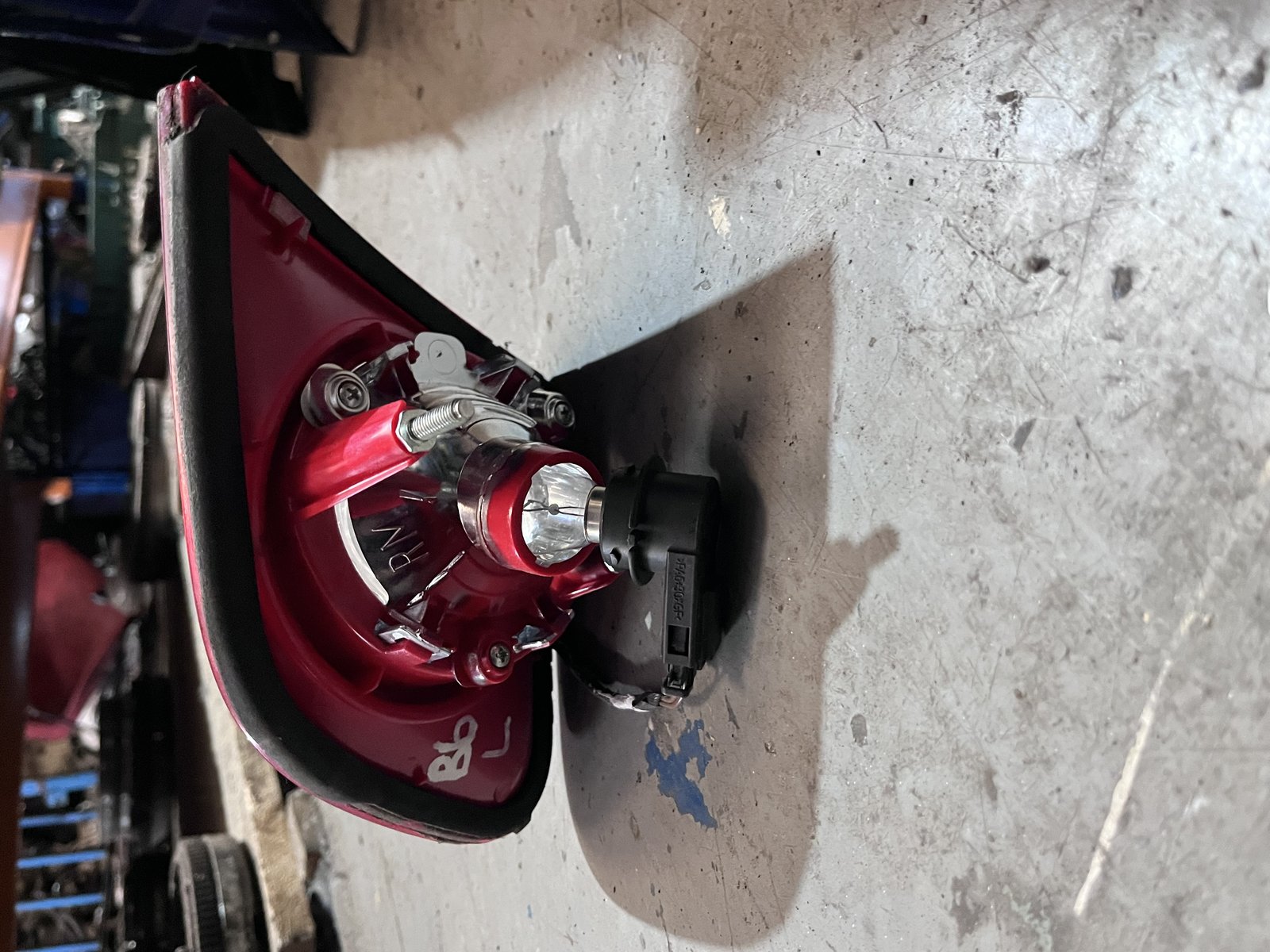 VW PASSAT B6 NSR TAIL LIGHT  photo 3